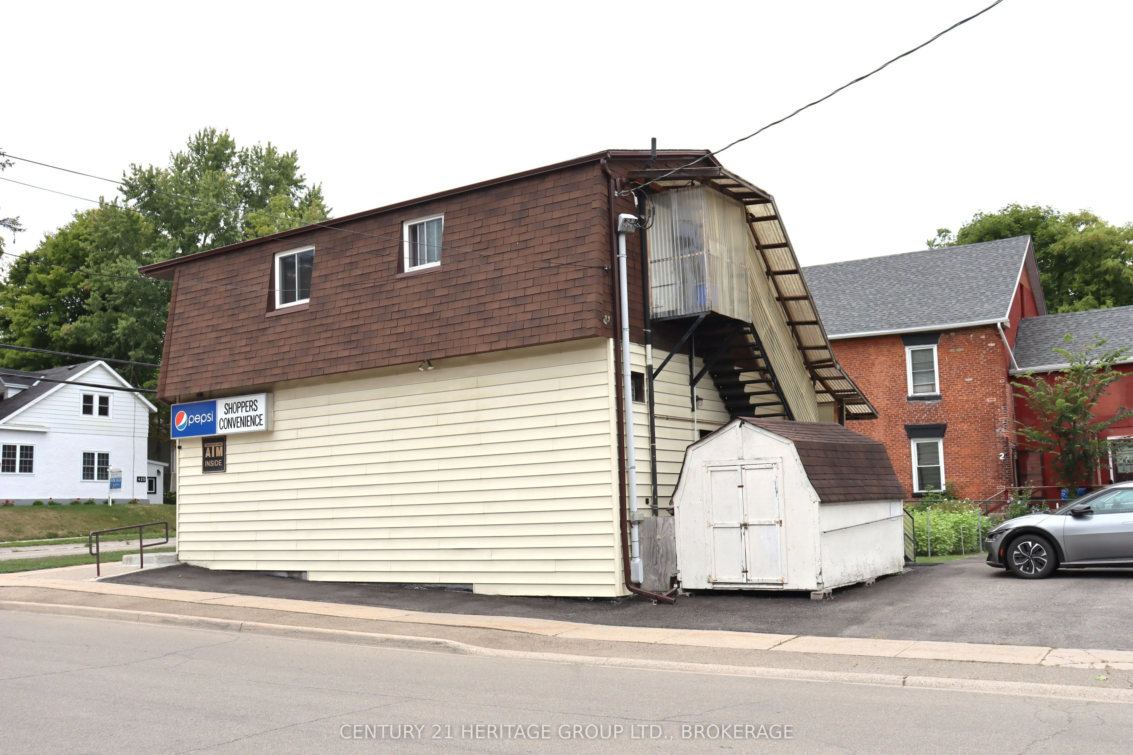 400 King Street W