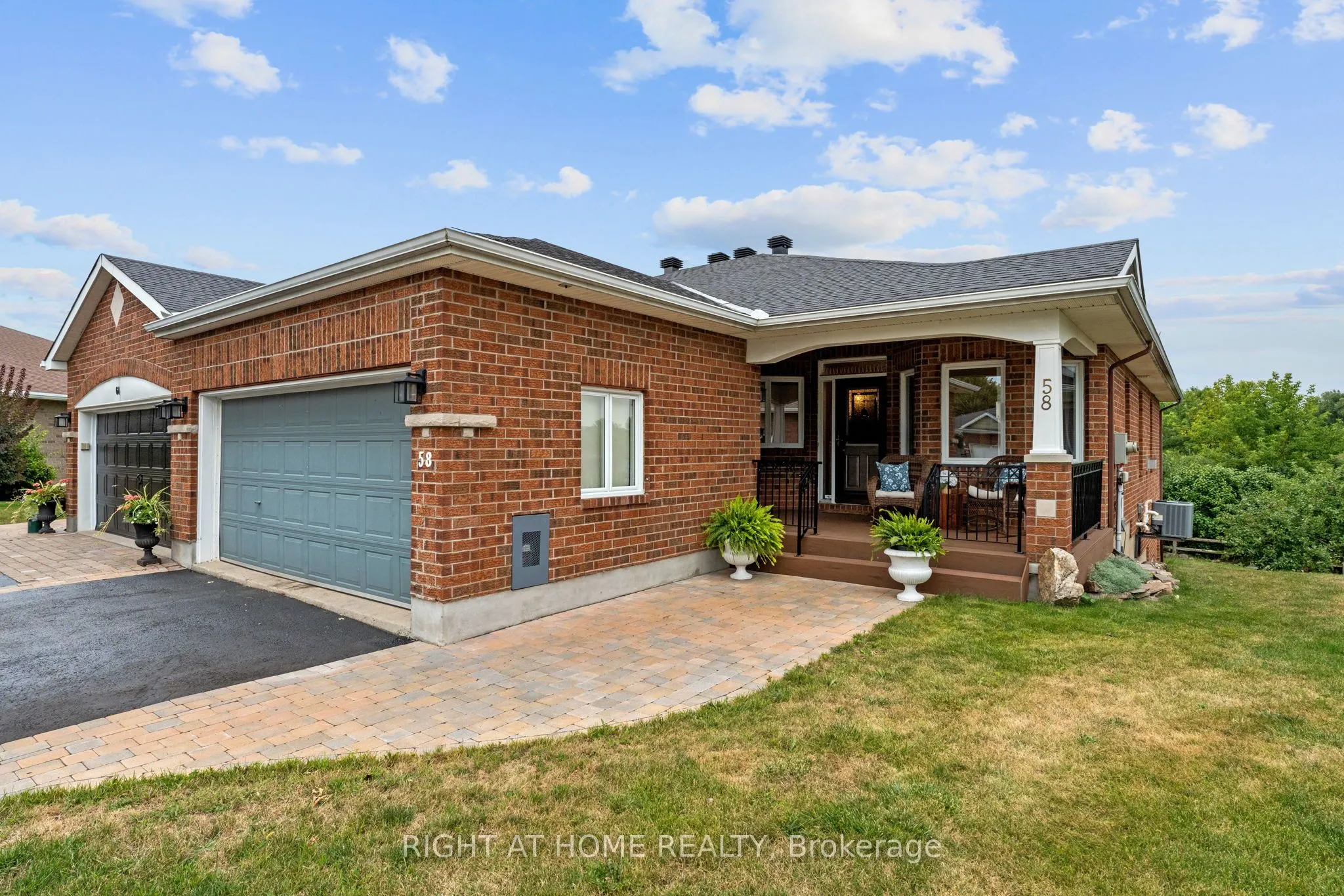 58 AMBERLAKES Drive