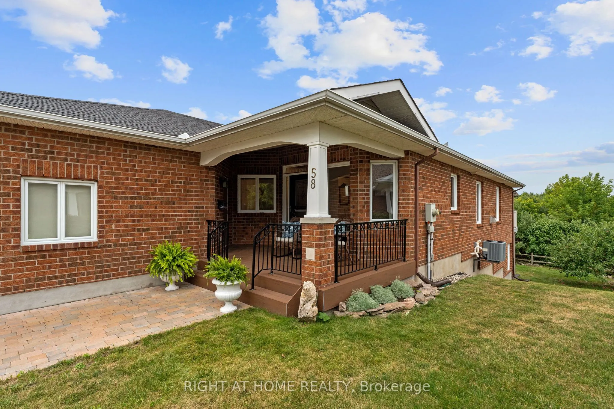 58 AMBERLAKES Drive