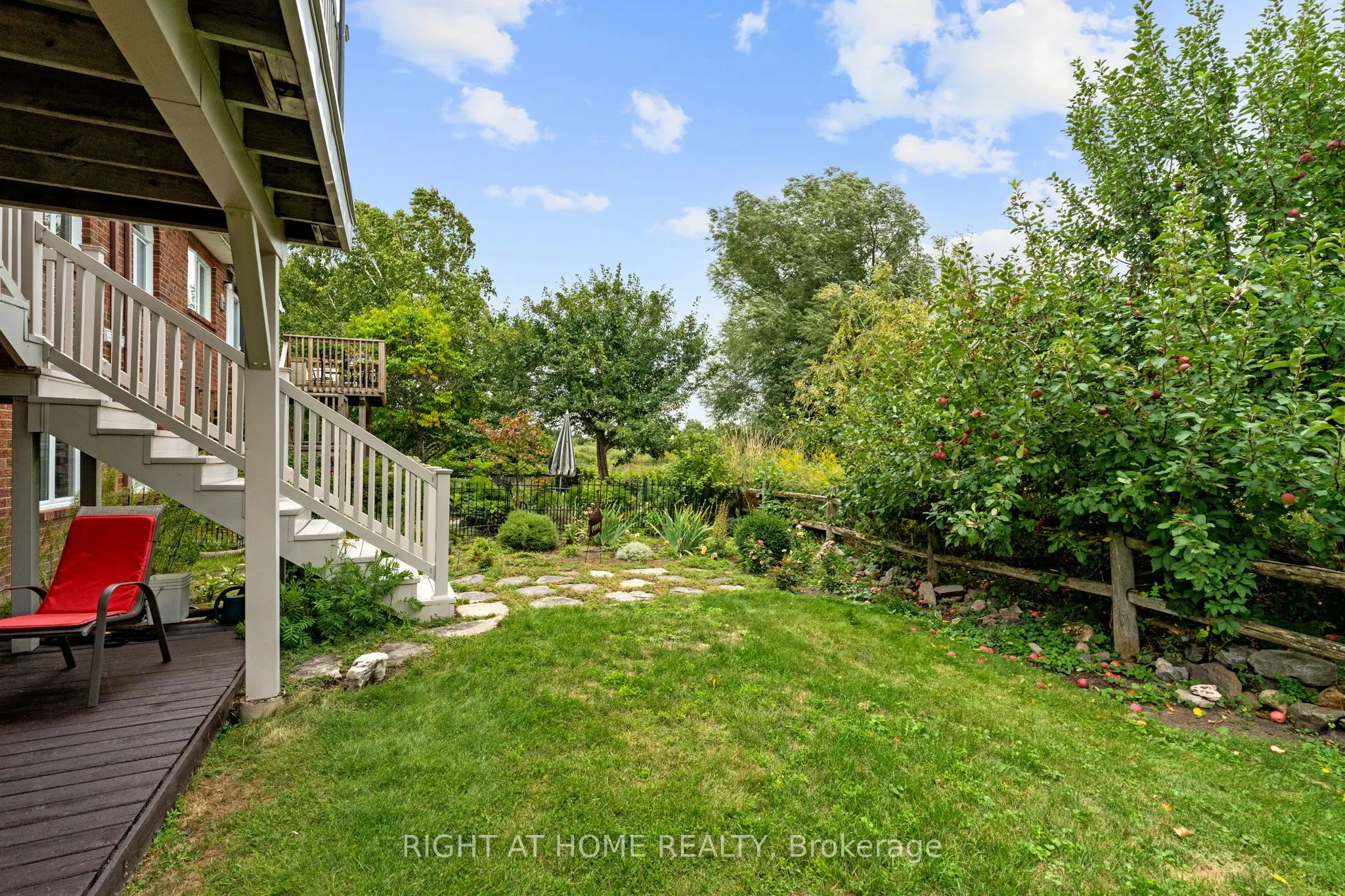 58 AMBERLAKES Drive