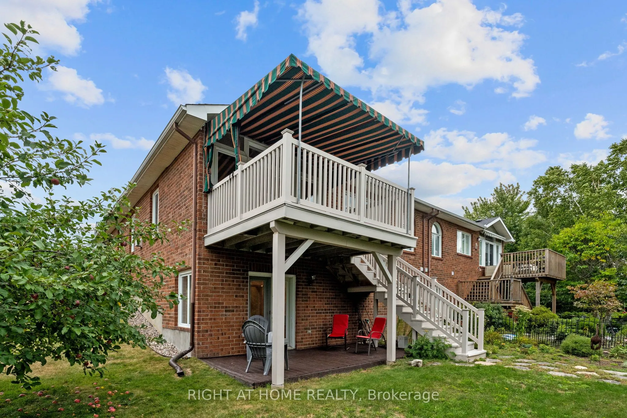 58 AMBERLAKES Drive