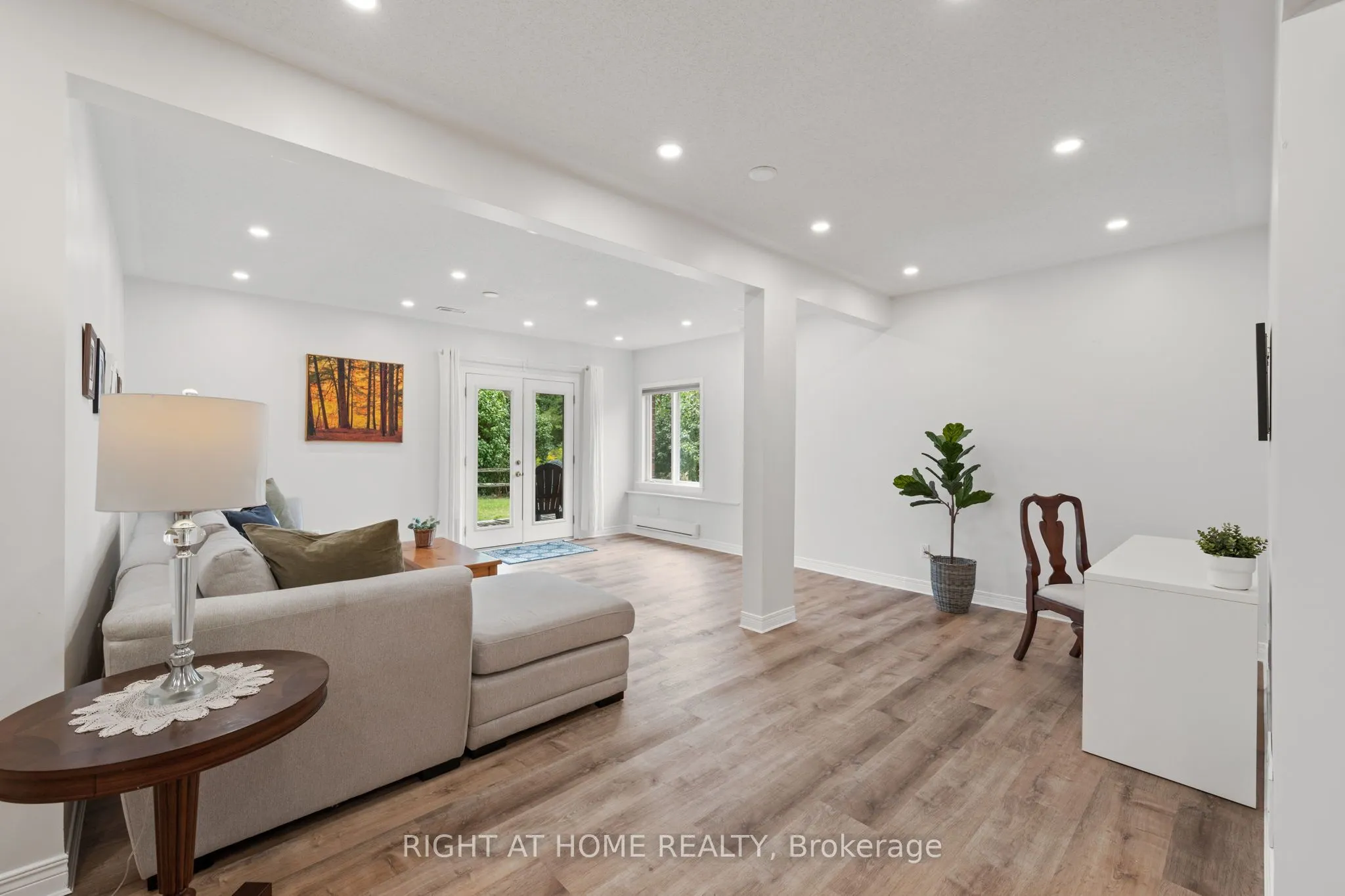 58 AMBERLAKES Drive