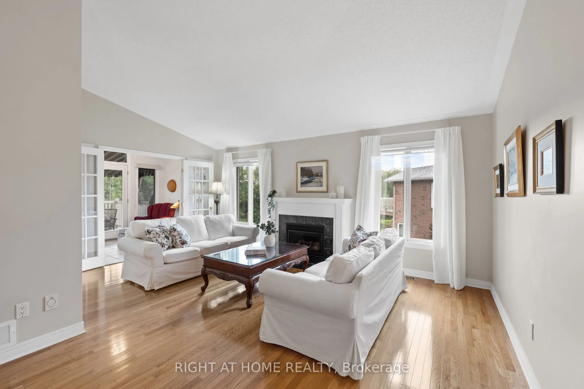 58 AMBERLAKES Drive