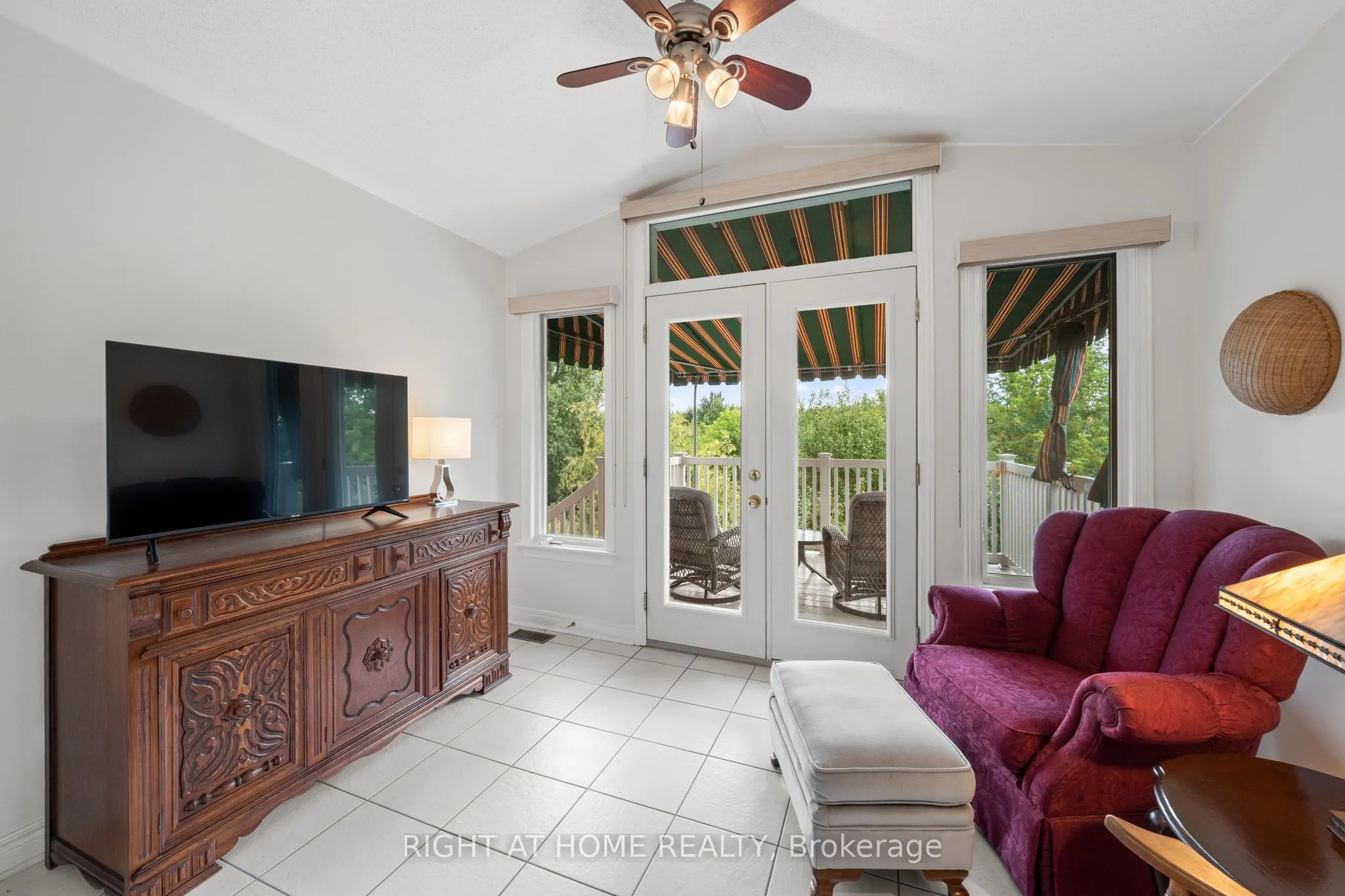 58 AMBERLAKES Drive