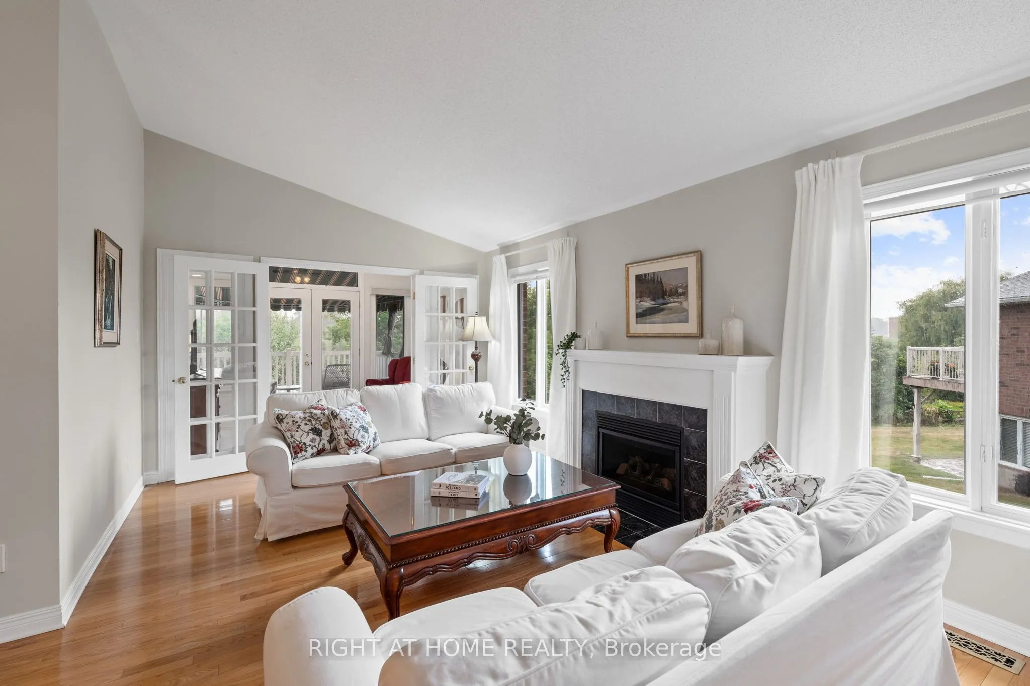 58 AMBERLAKES Drive