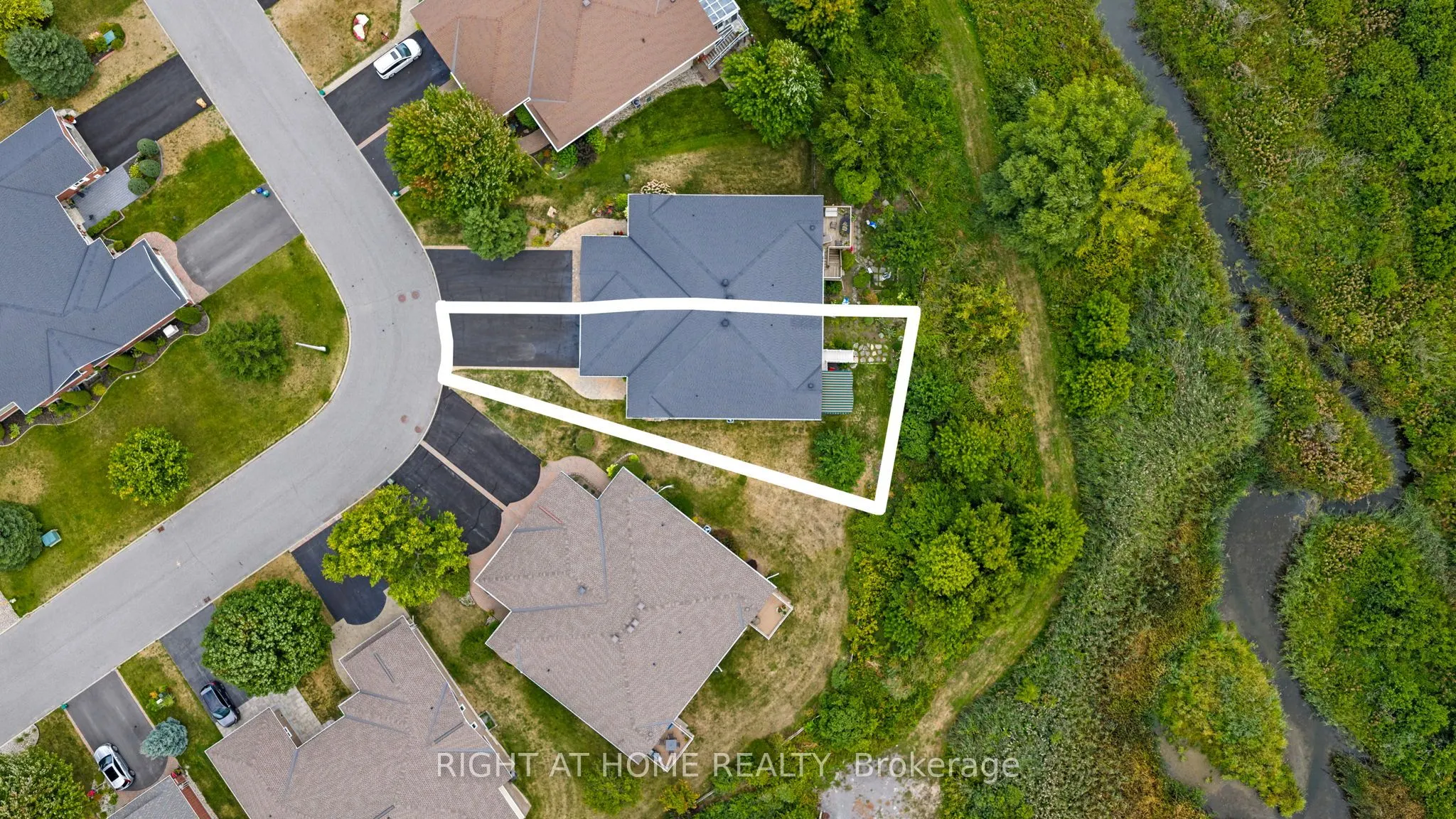 58 AMBERLAKES Drive