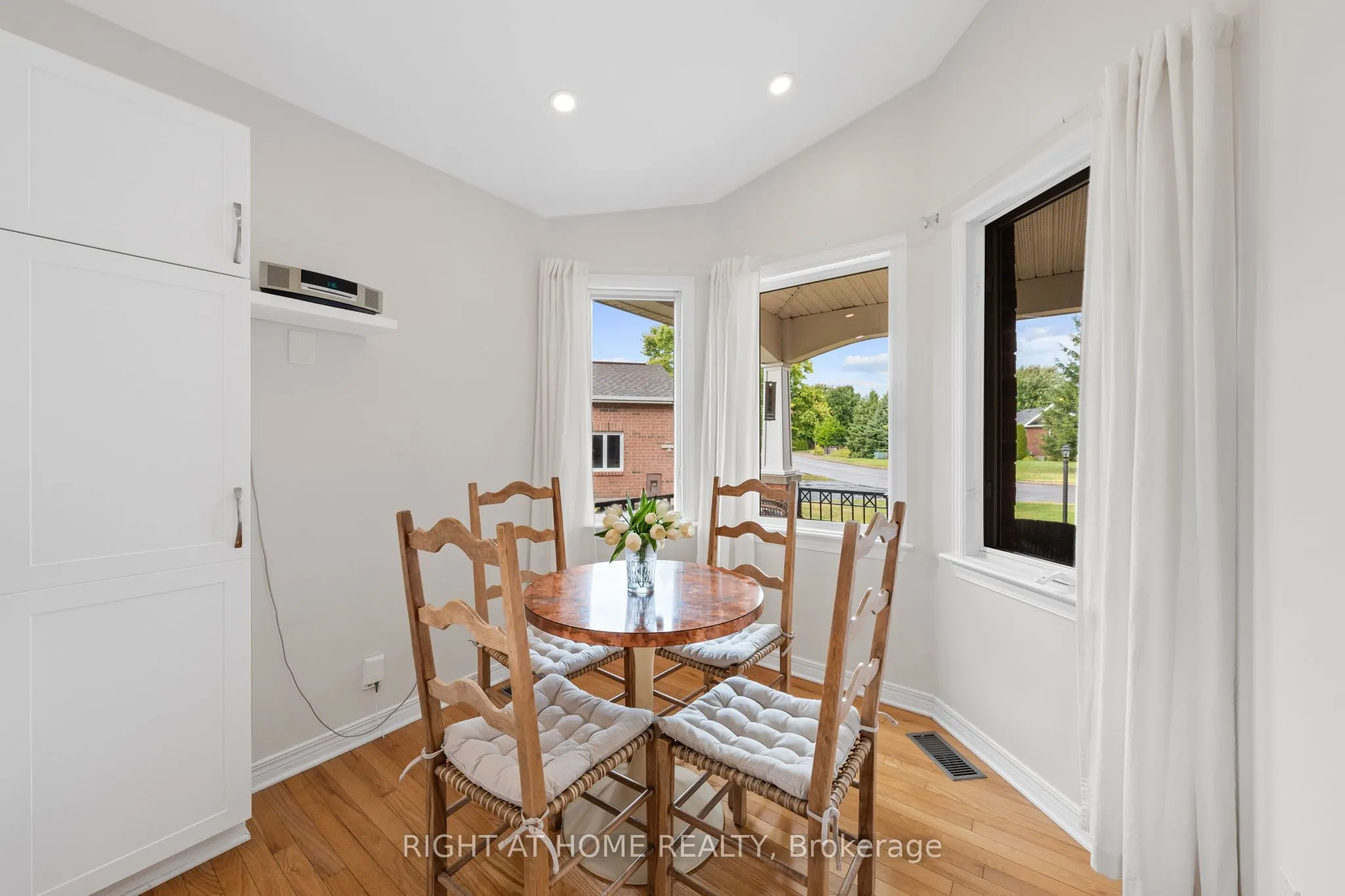 58 AMBERLAKES Drive