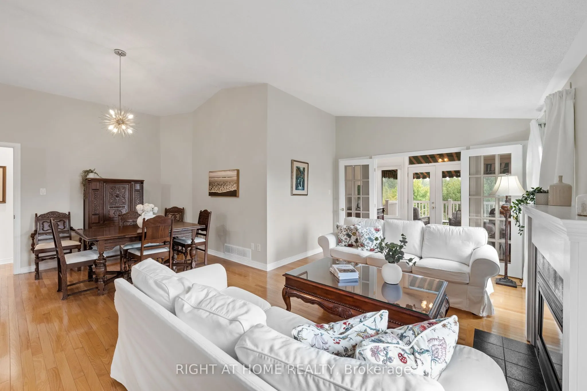 58 AMBERLAKES Drive