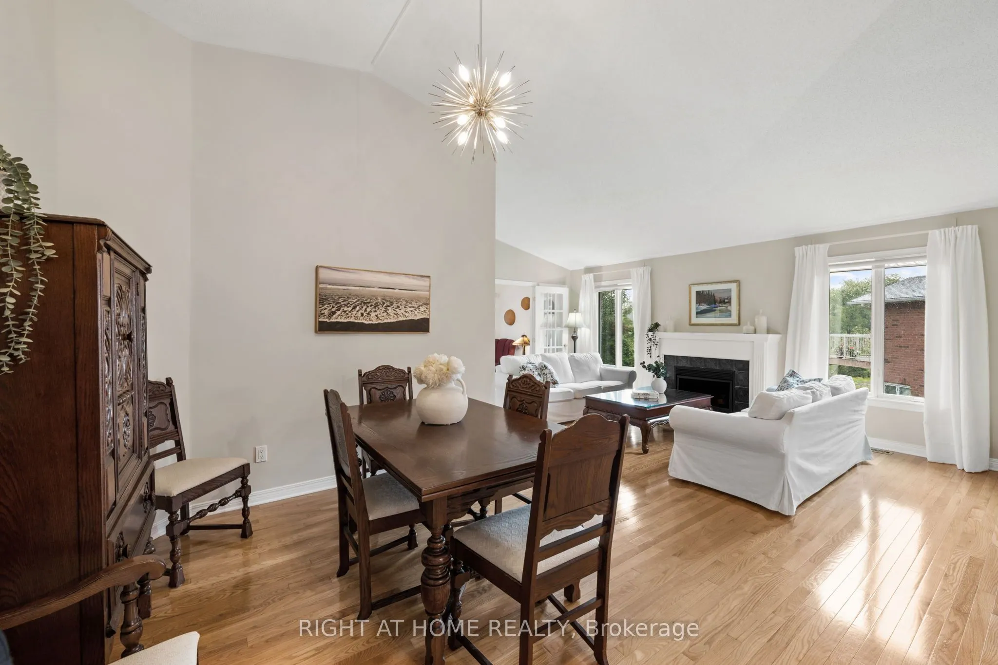 58 AMBERLAKES Drive