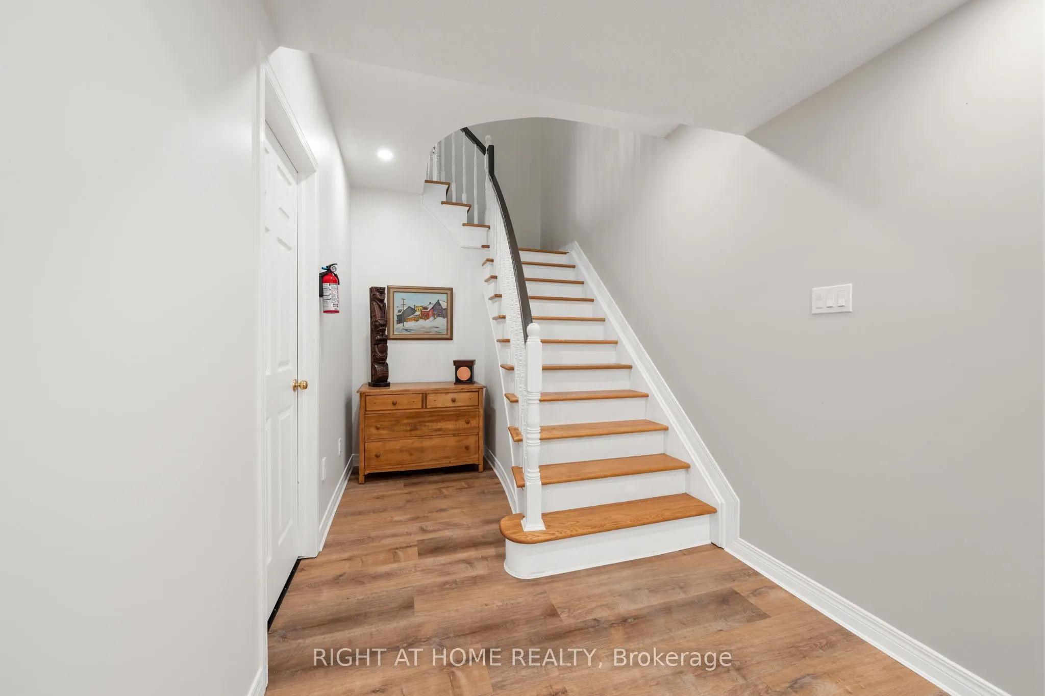 58 AMBERLAKES Drive