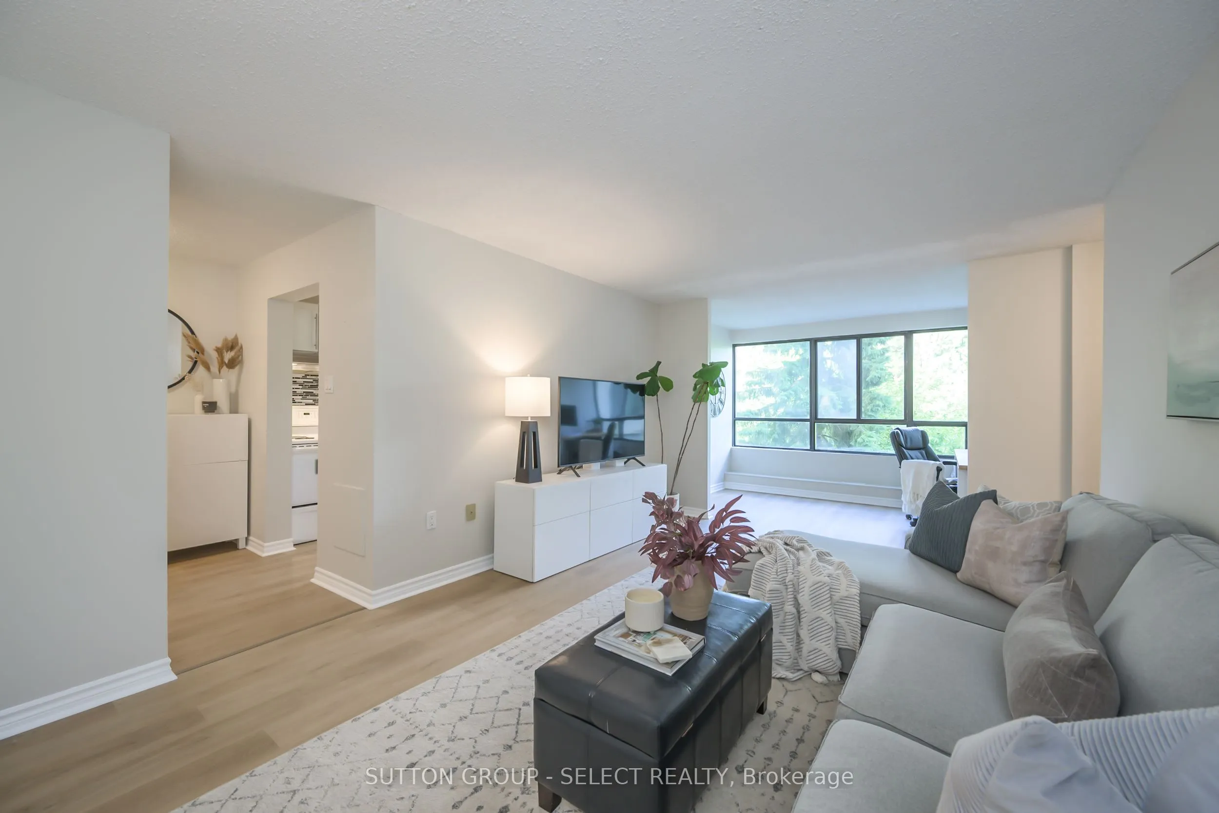 1600 Adelaide Street N, #305