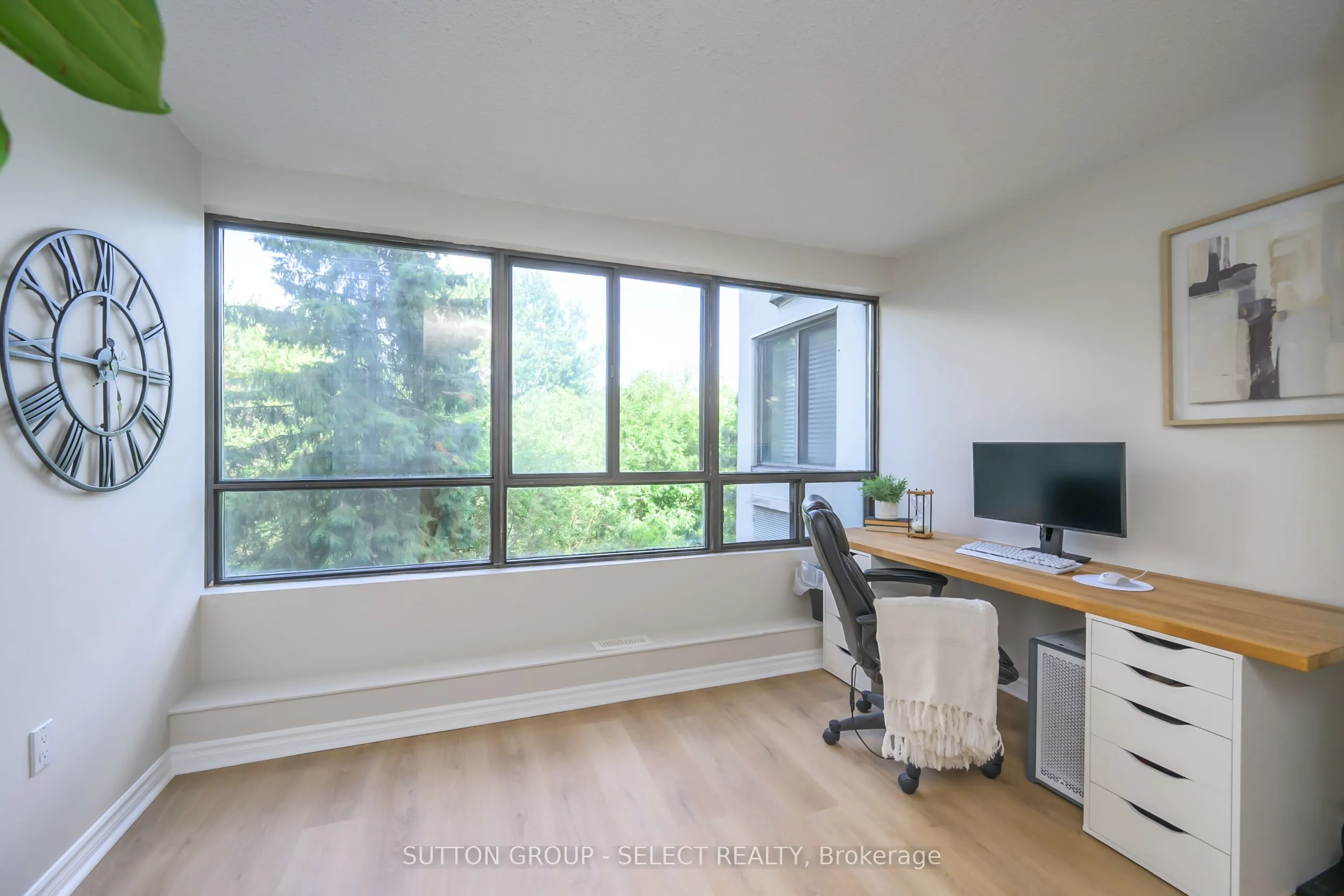 1600 Adelaide Street N, #305