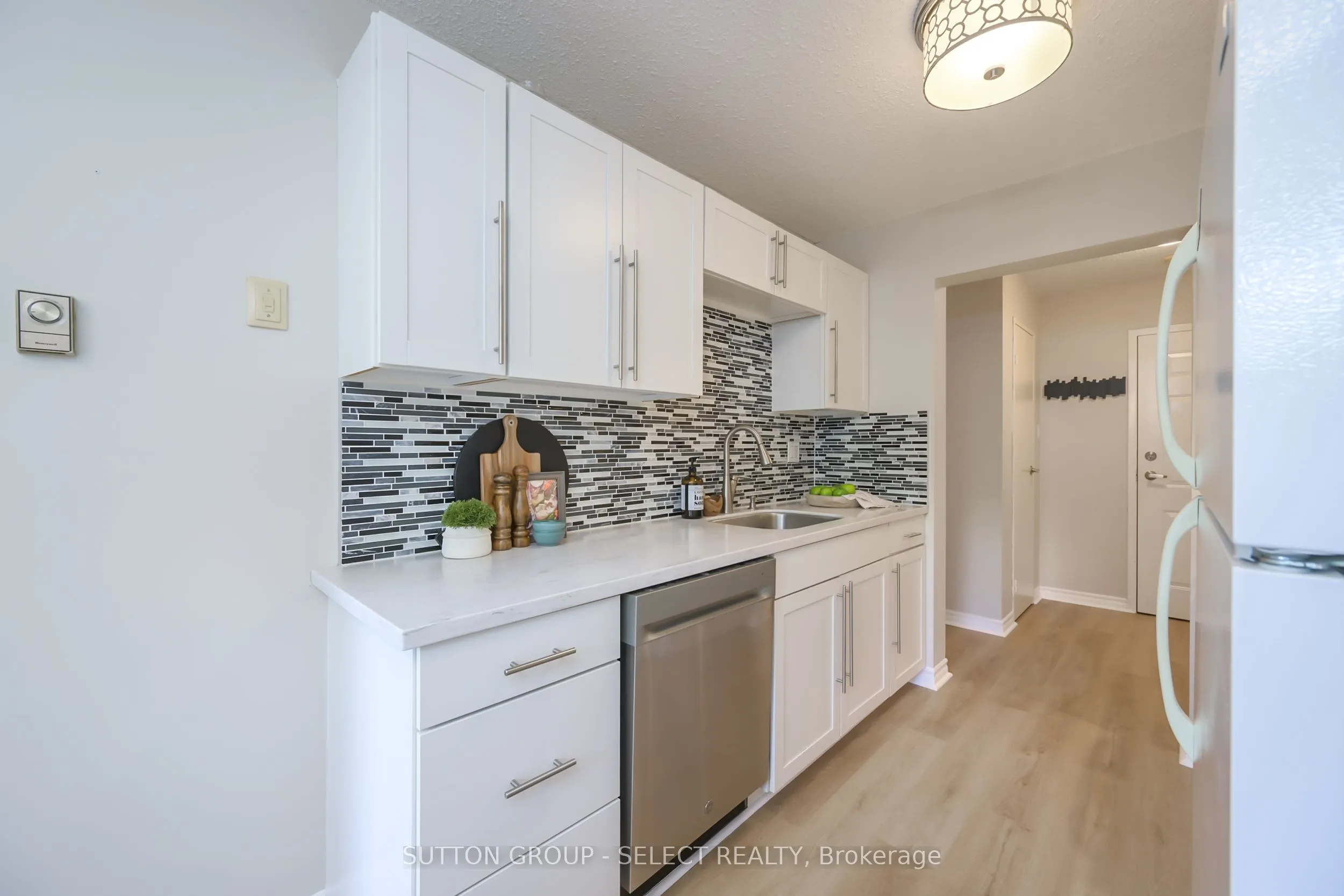 1600 Adelaide Street N, #305