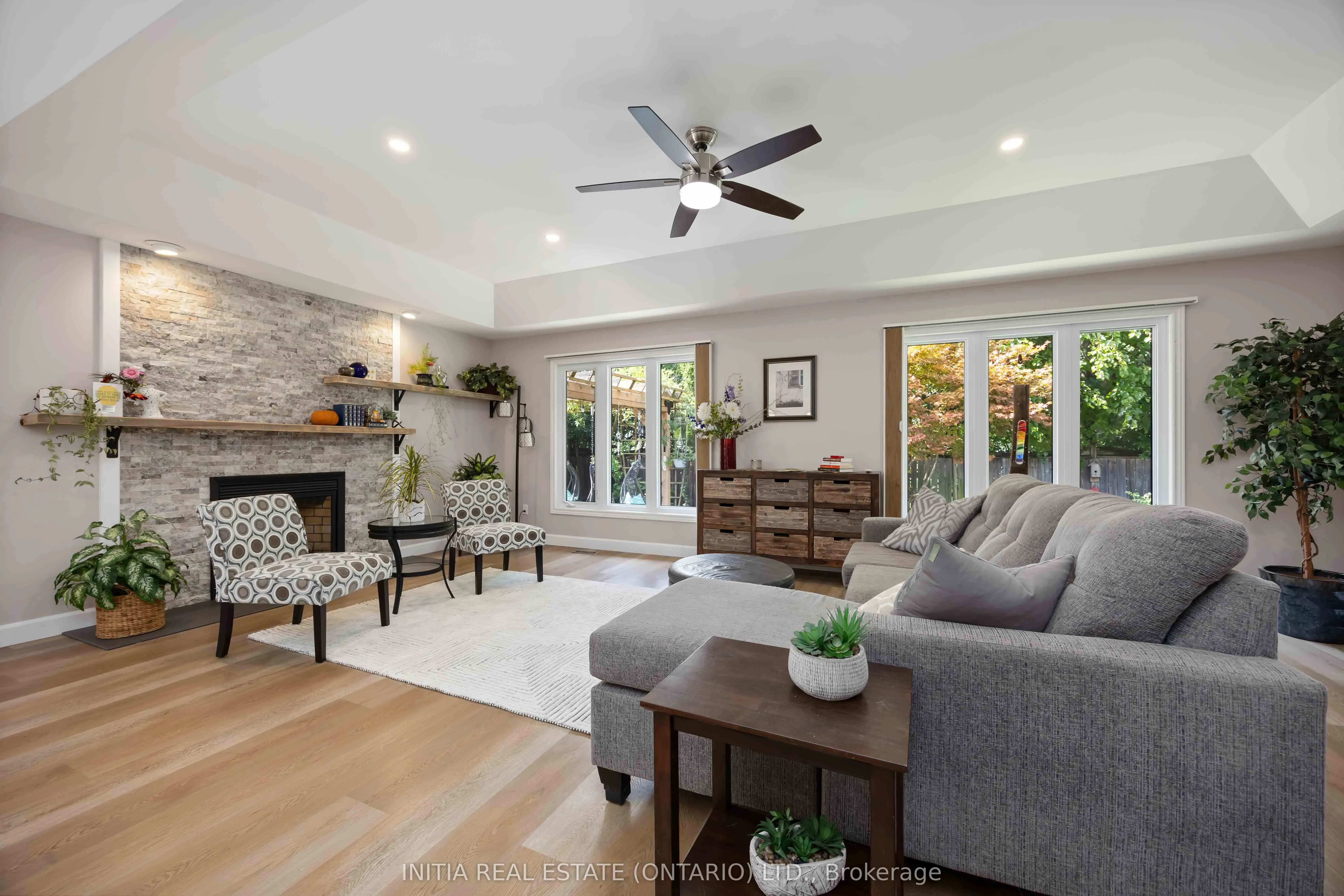 123 Cassandra Boulevard