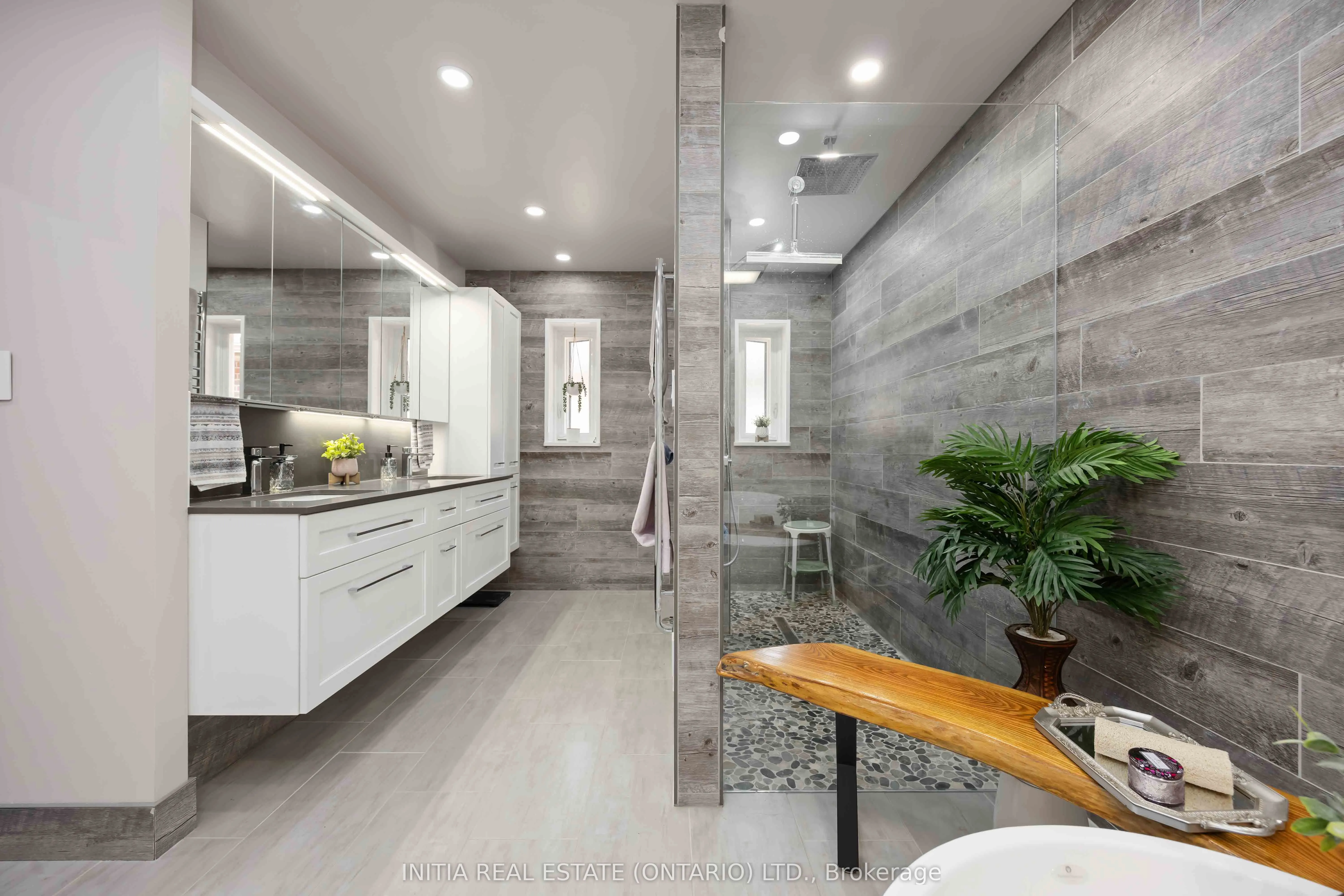 123 Cassandra Boulevard