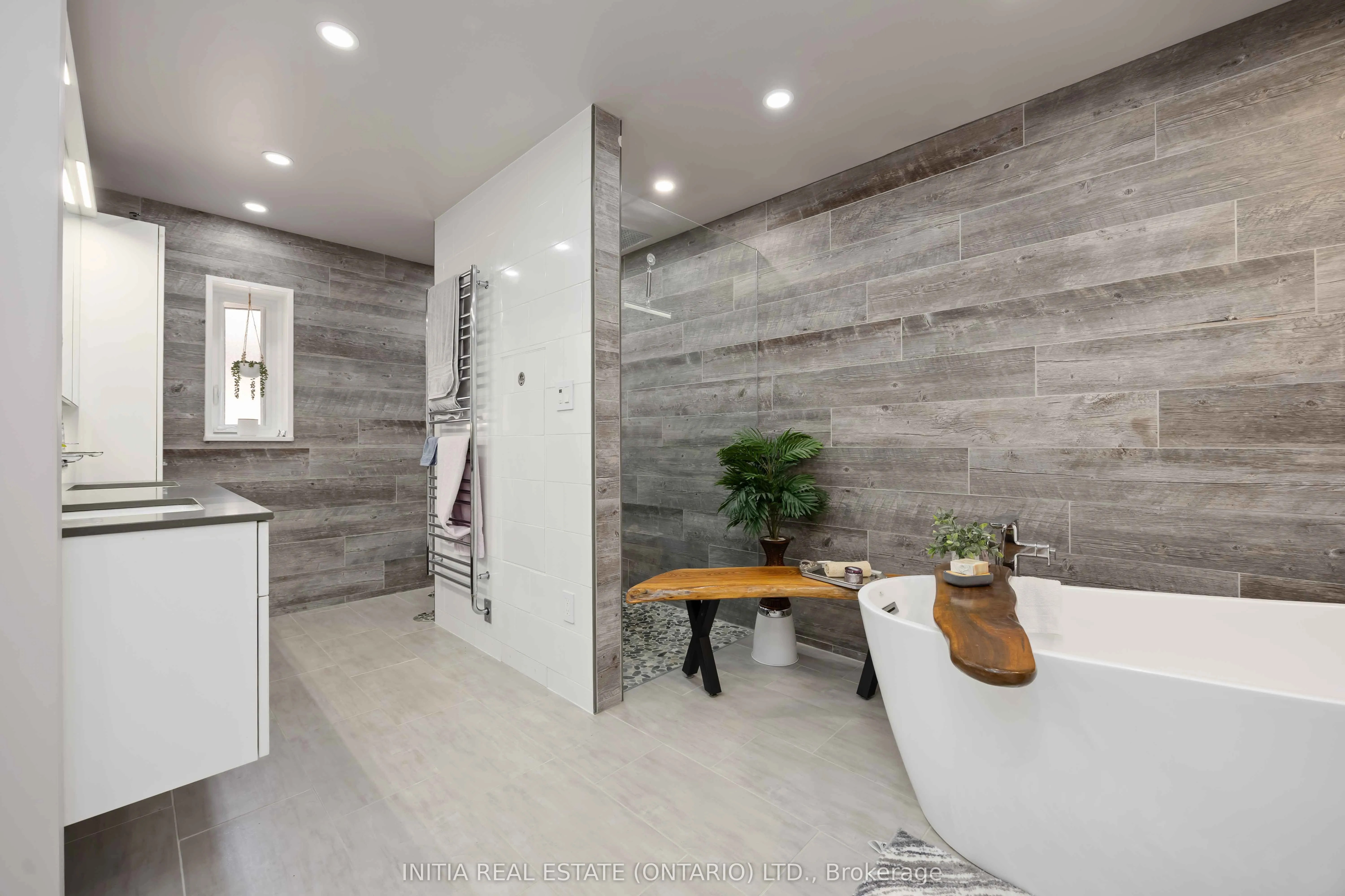 123 Cassandra Boulevard