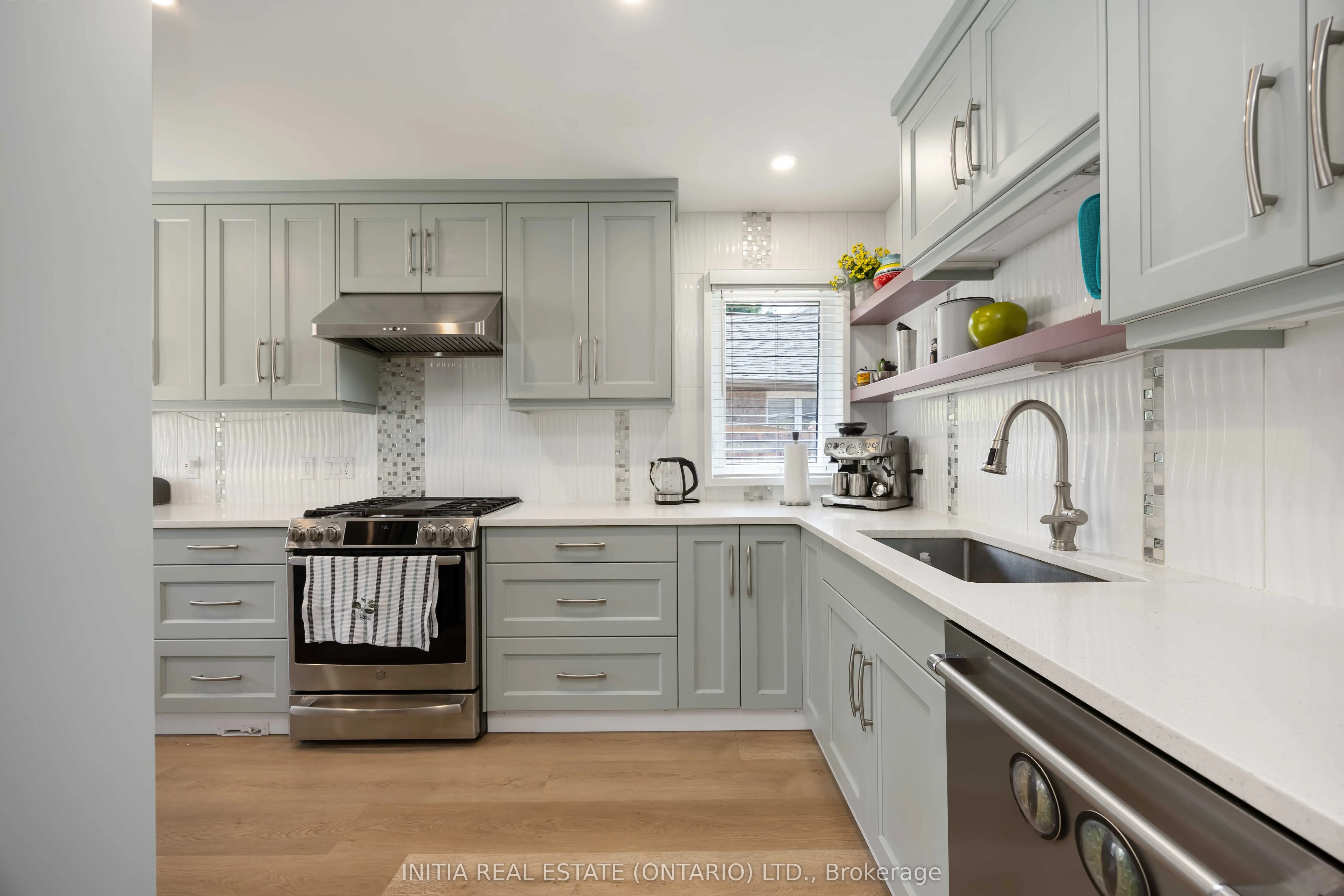 123 Cassandra Boulevard