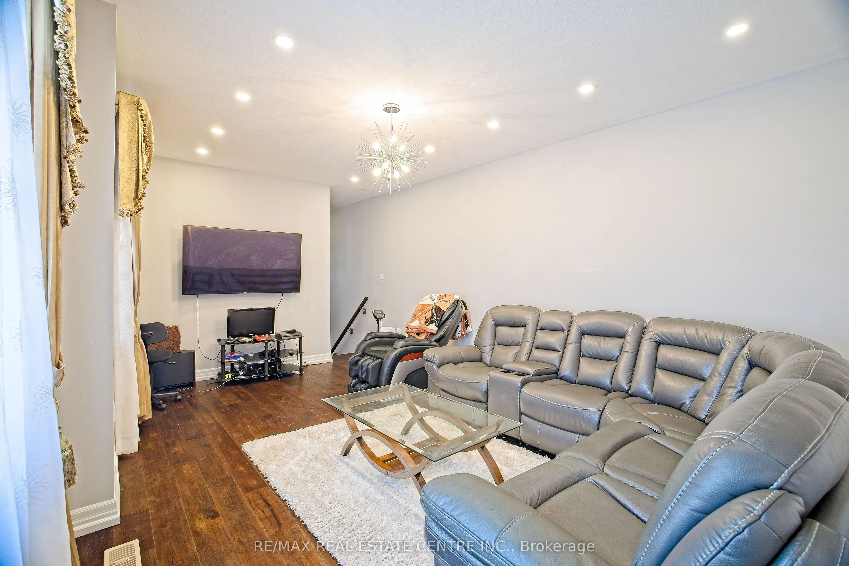 24 Pickett Place