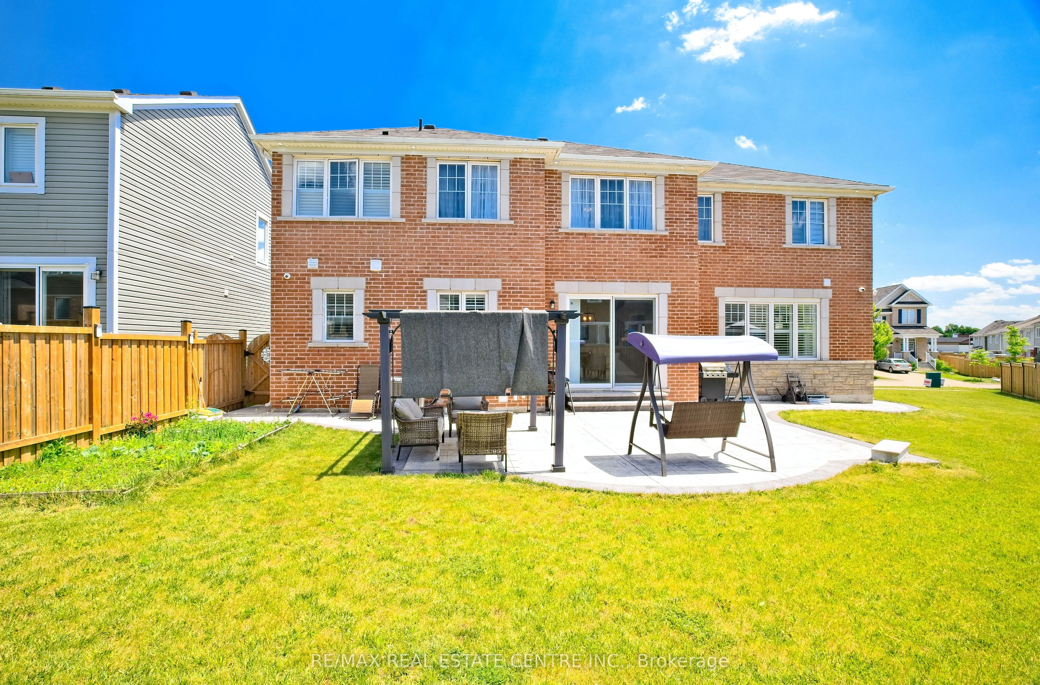 24 Pickett Place