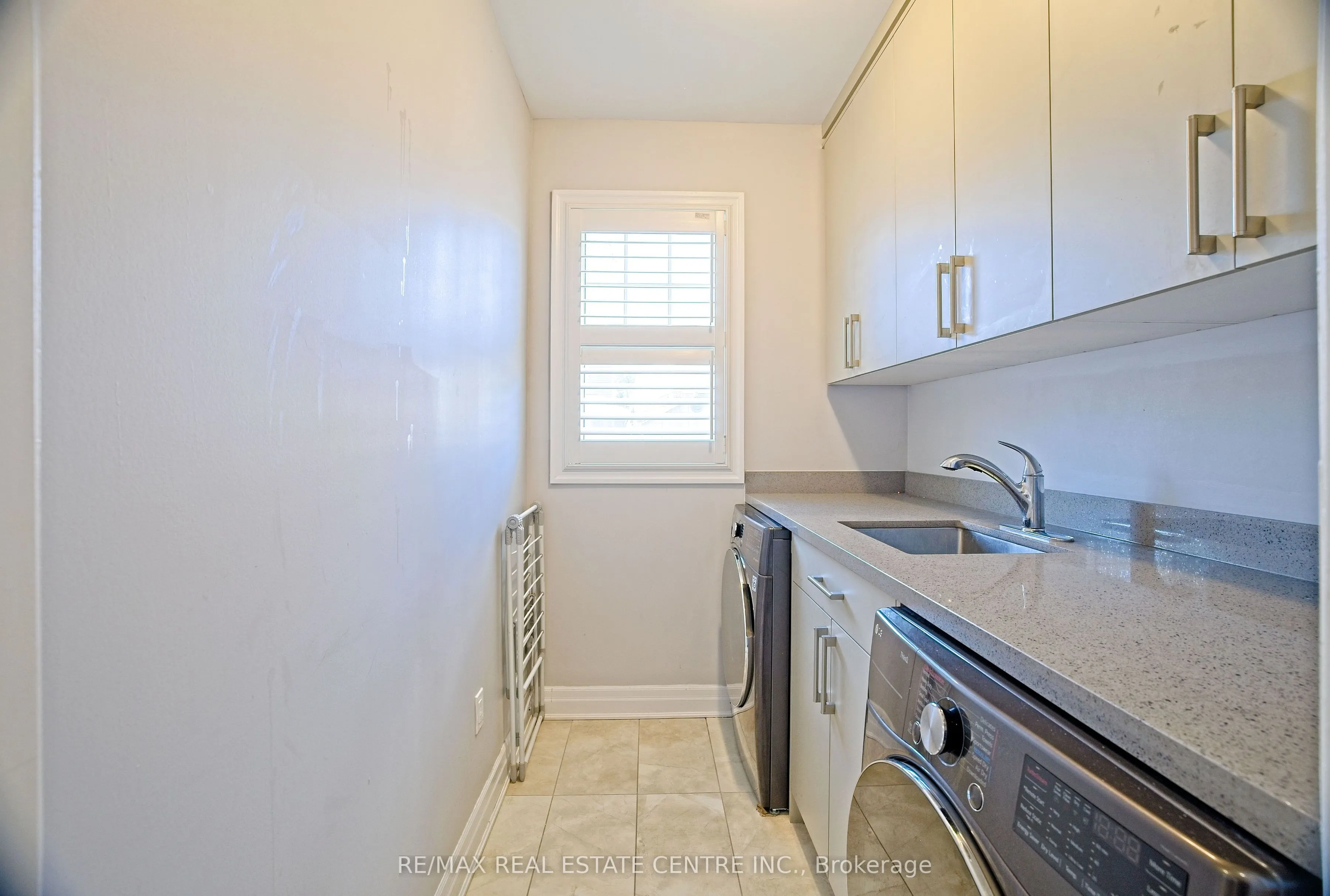 24 Pickett Place