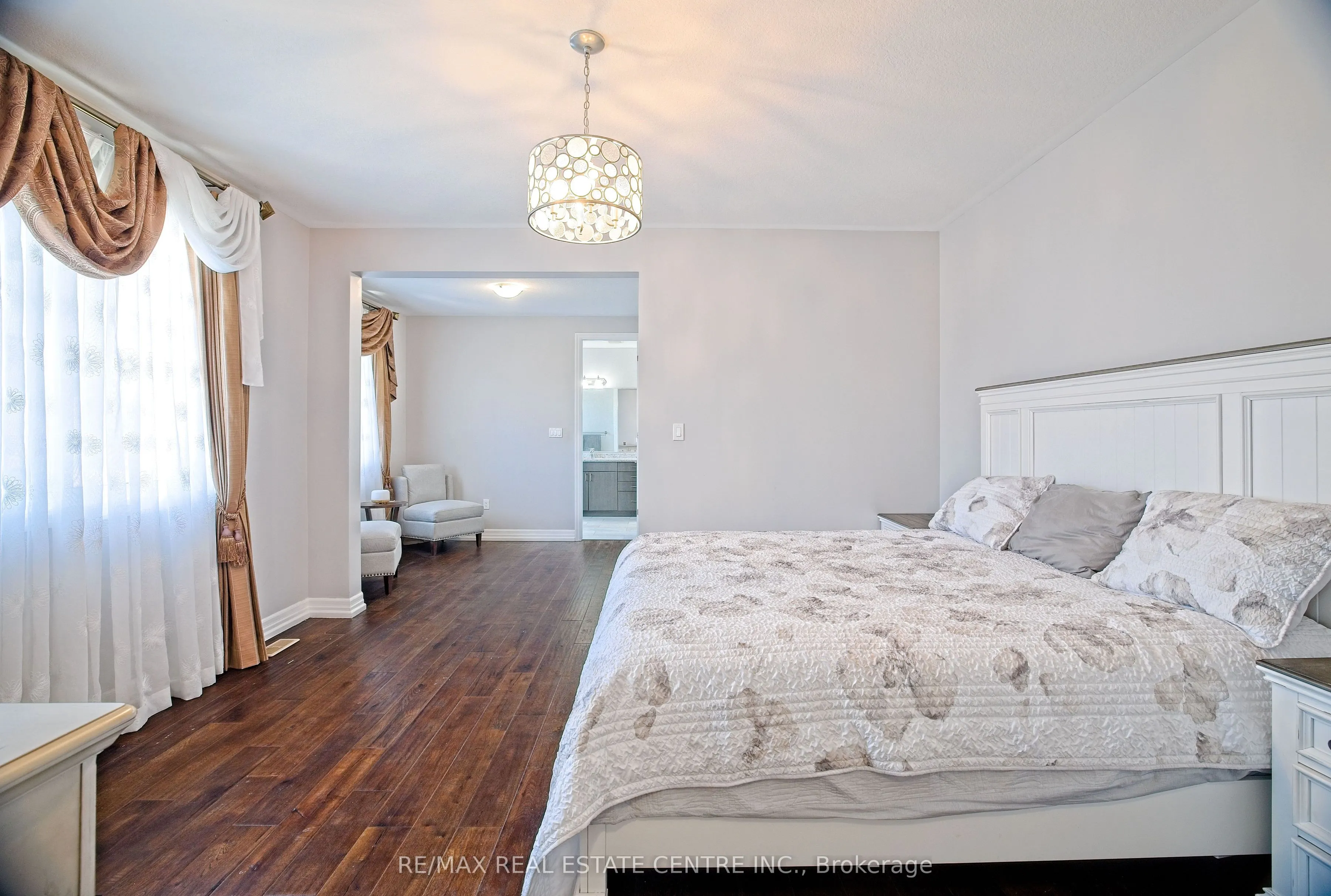 24 Pickett Place