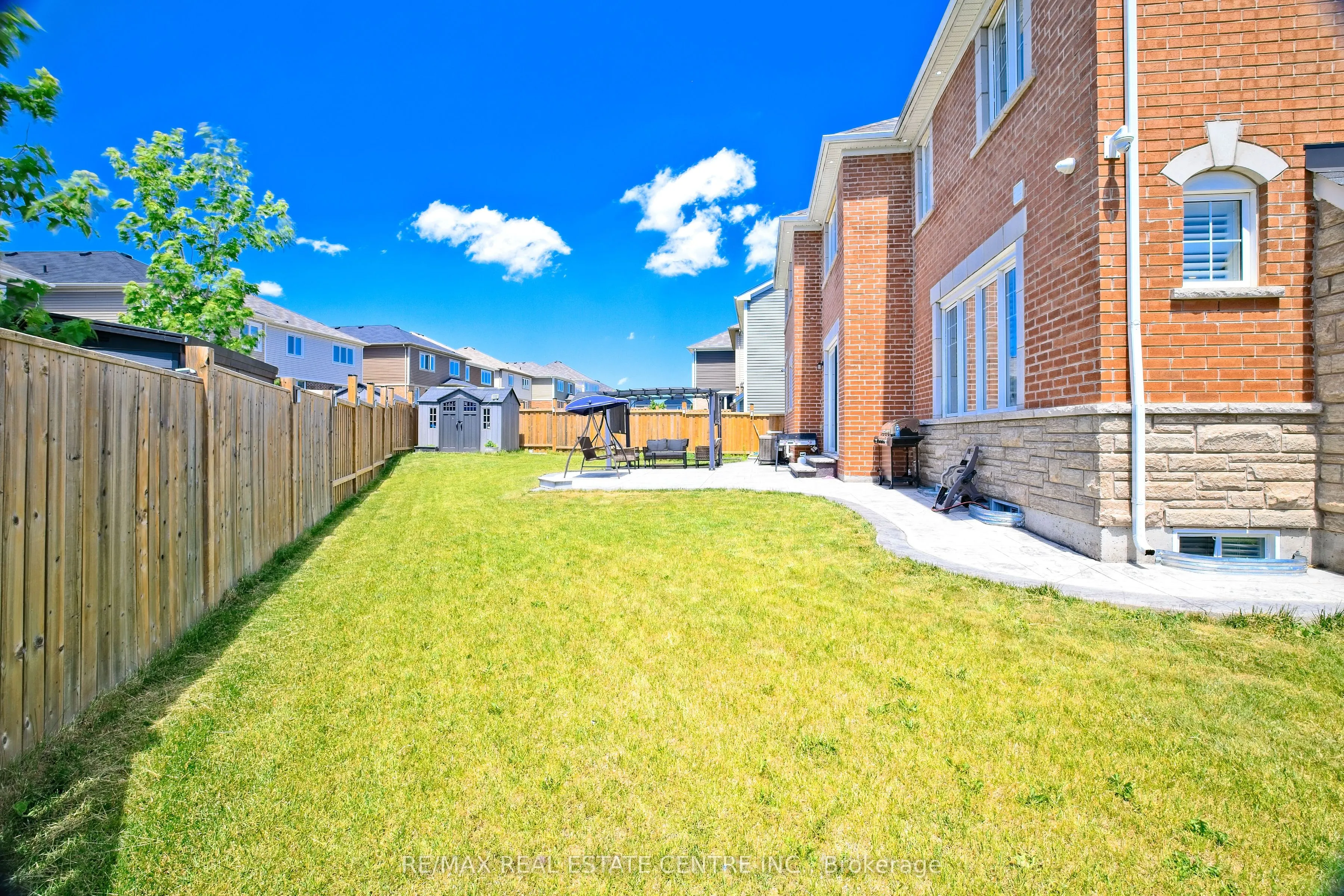 24 Pickett Place