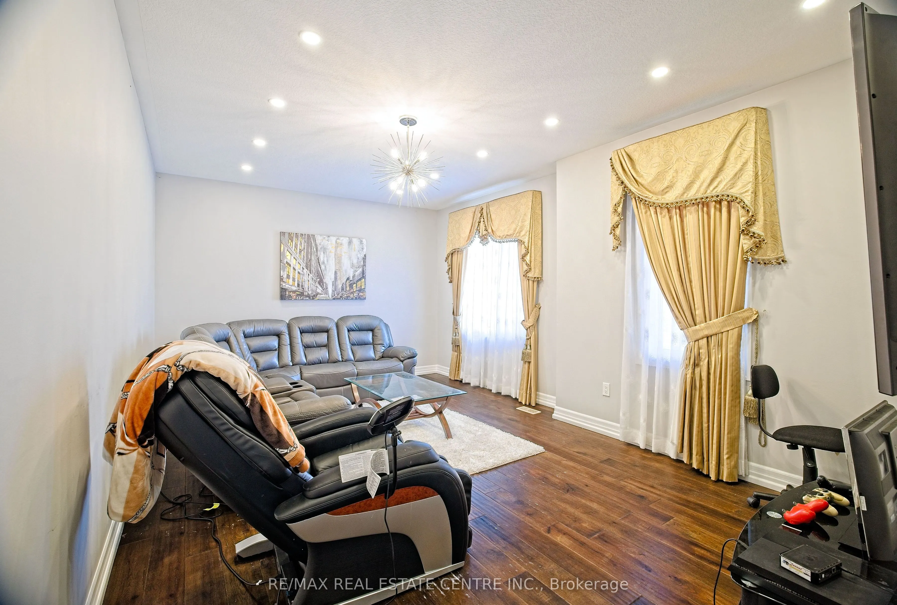 24 Pickett Place