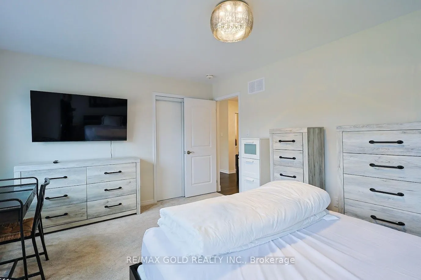 7892 Odell Crescent