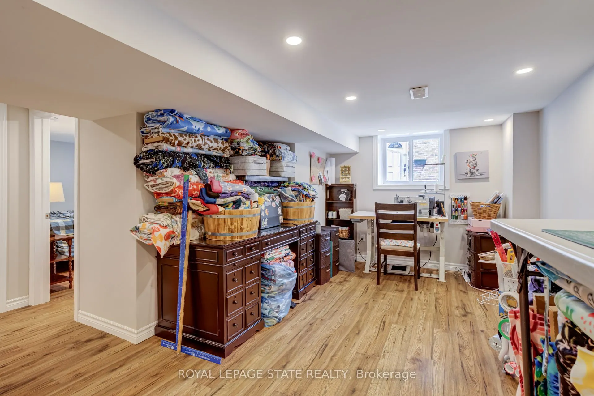 90 Arcade Crescent