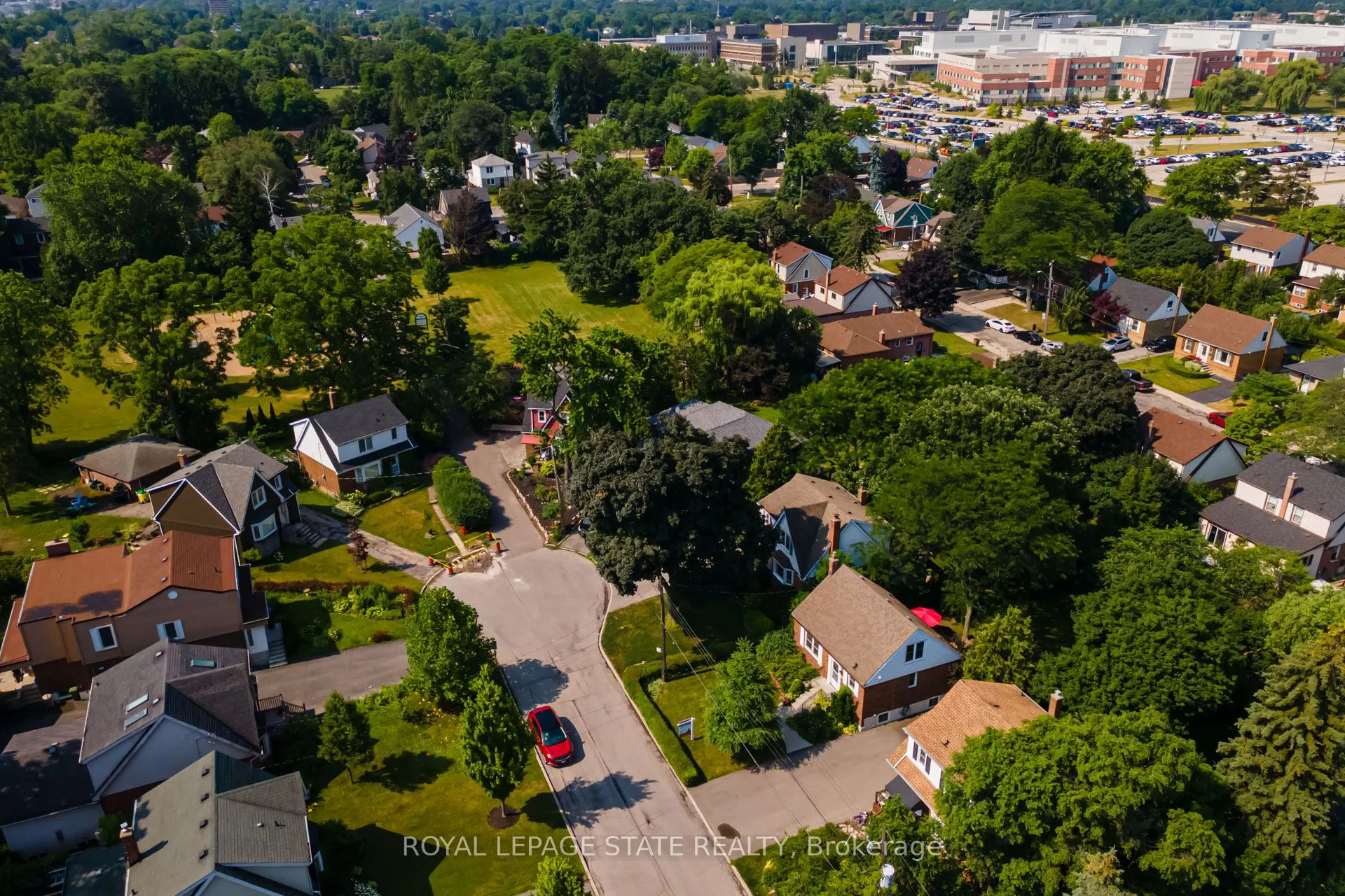 90 Arcade Crescent