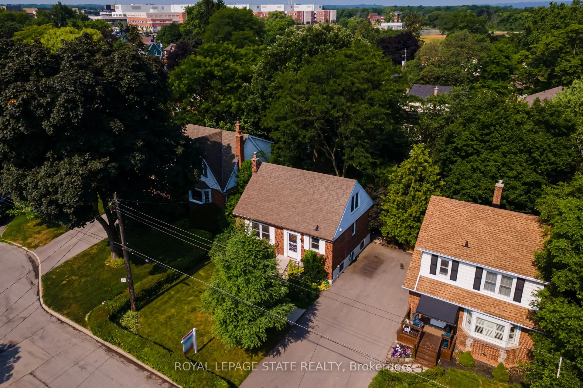 90 Arcade Crescent