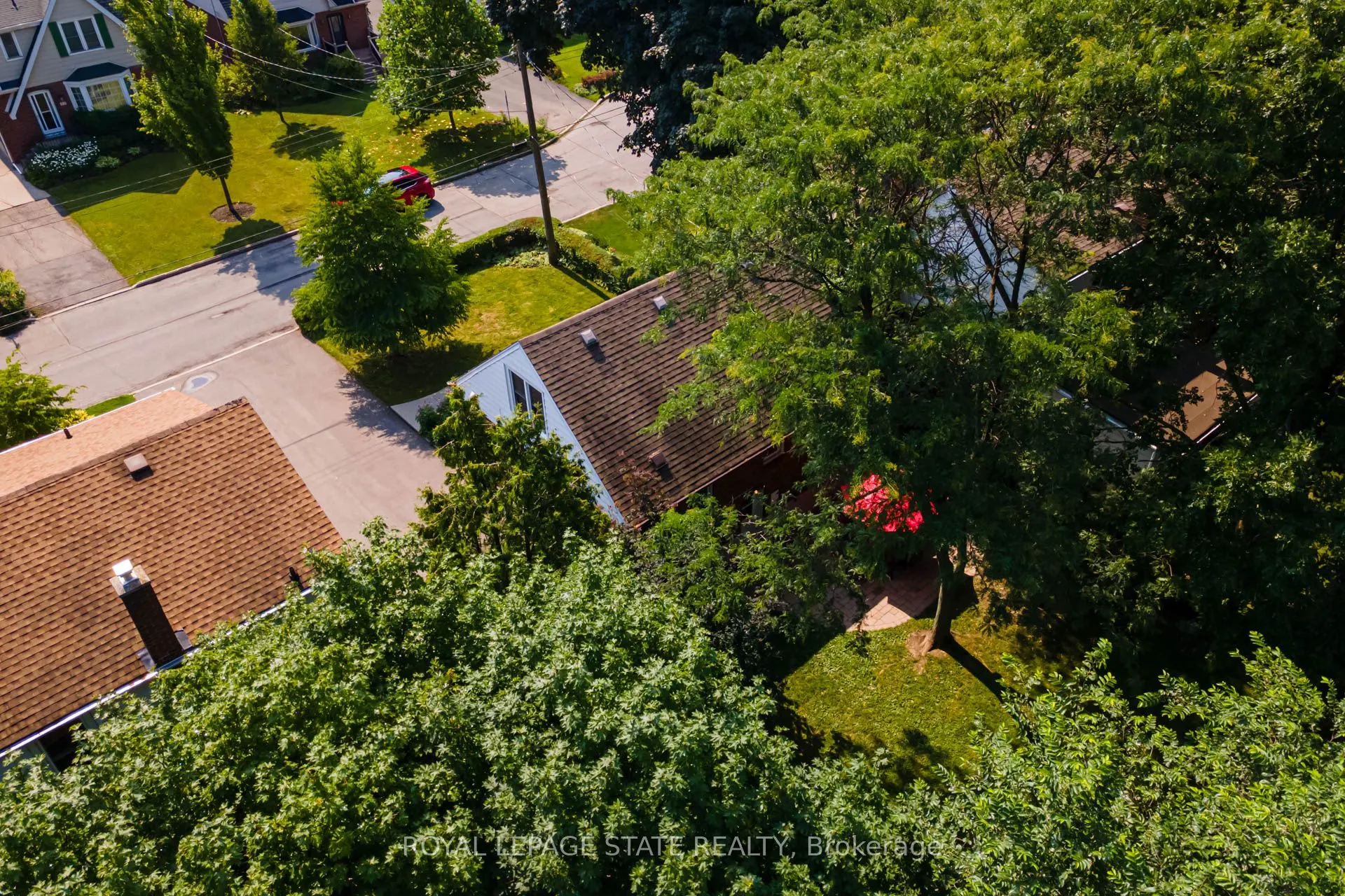 90 Arcade Crescent