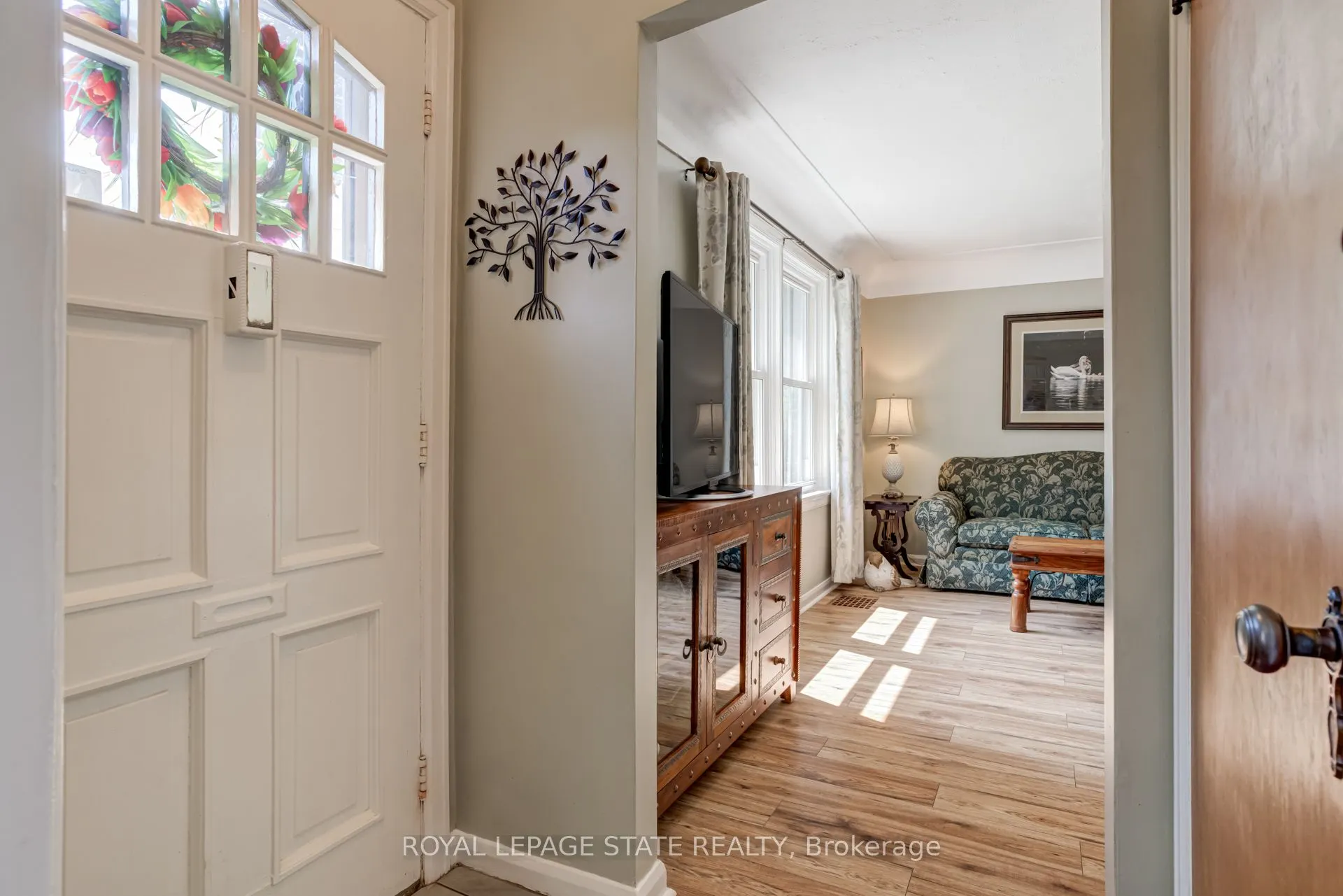 90 Arcade Crescent