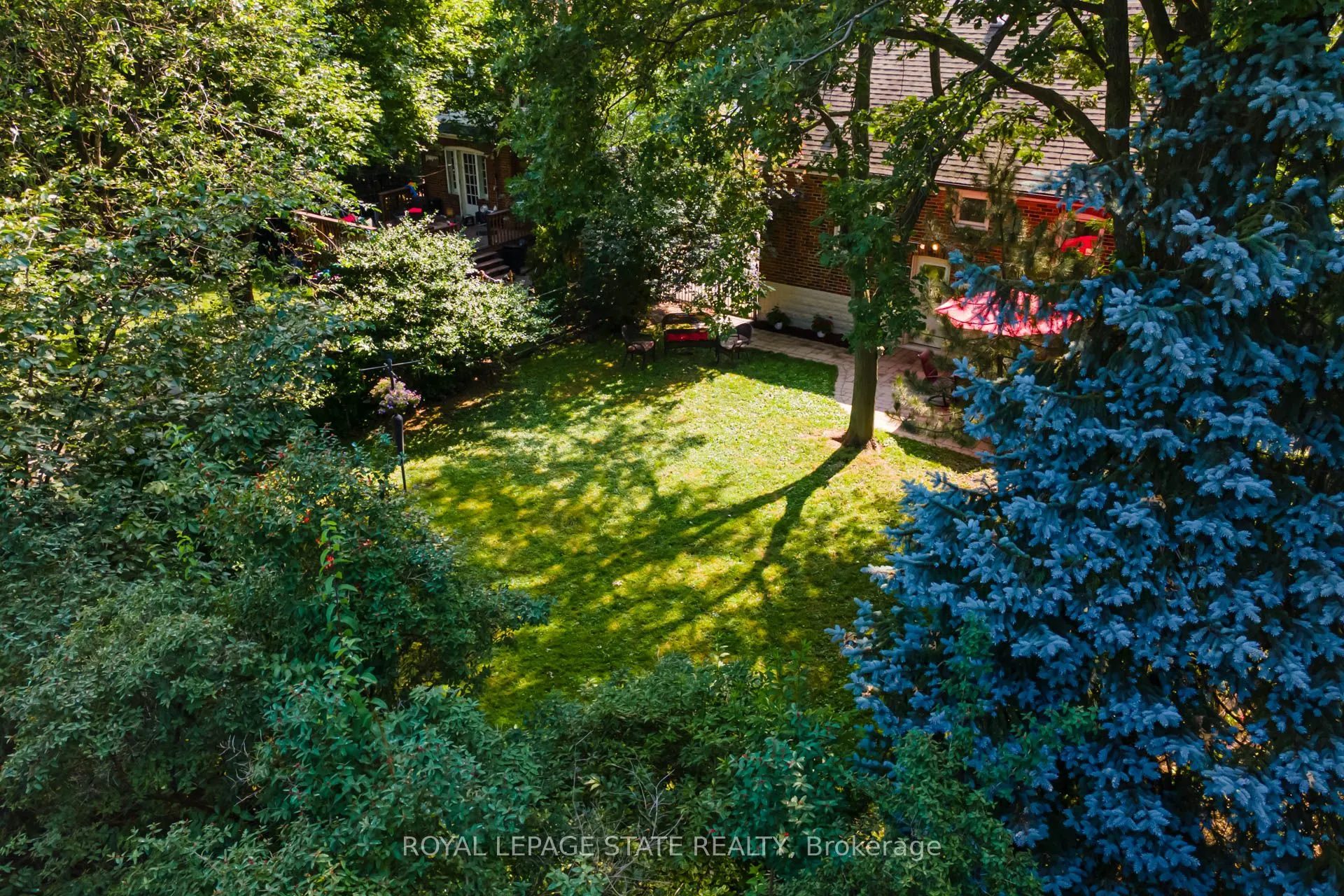 90 Arcade Crescent