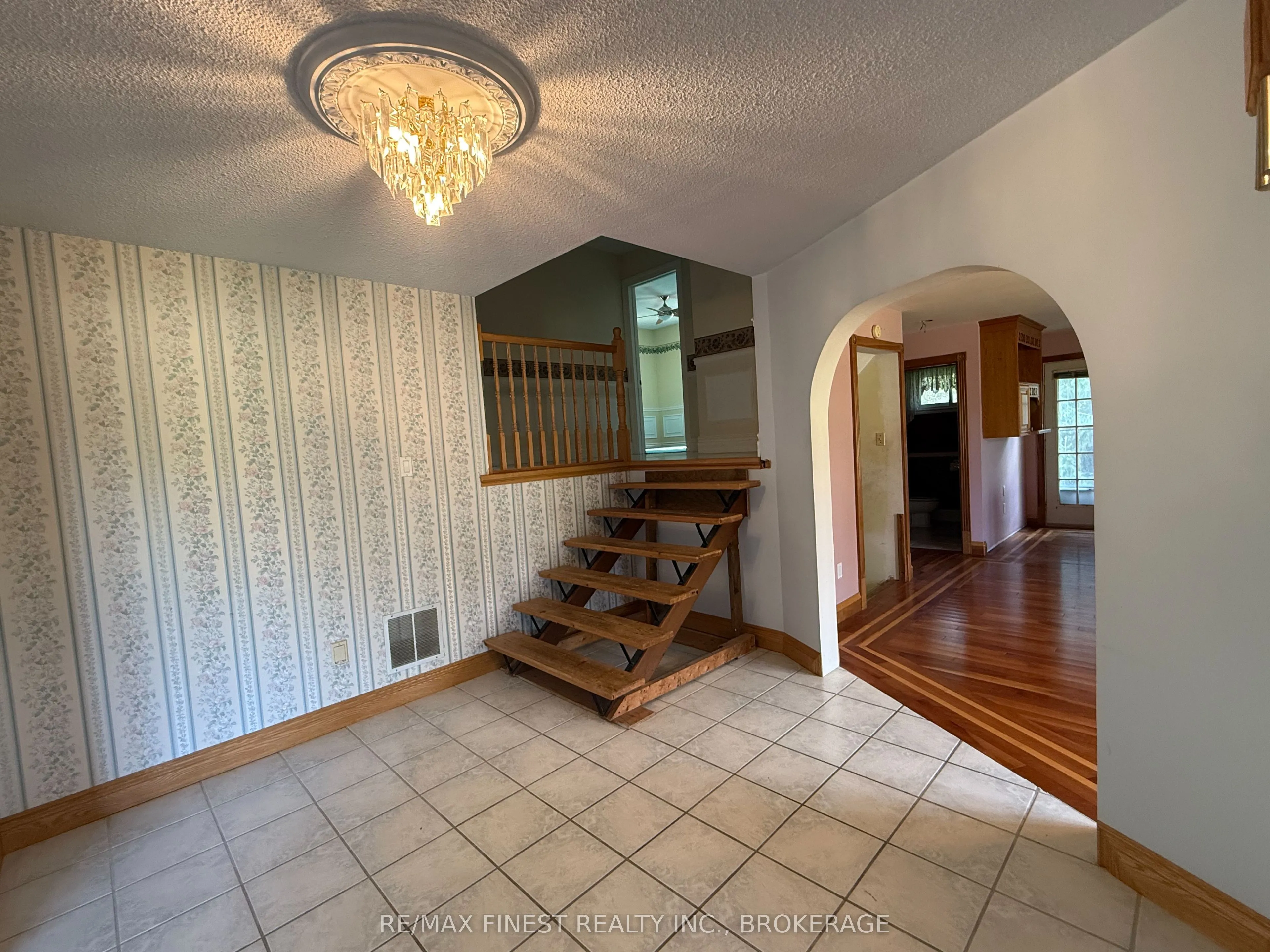 1712 Creekside Drive