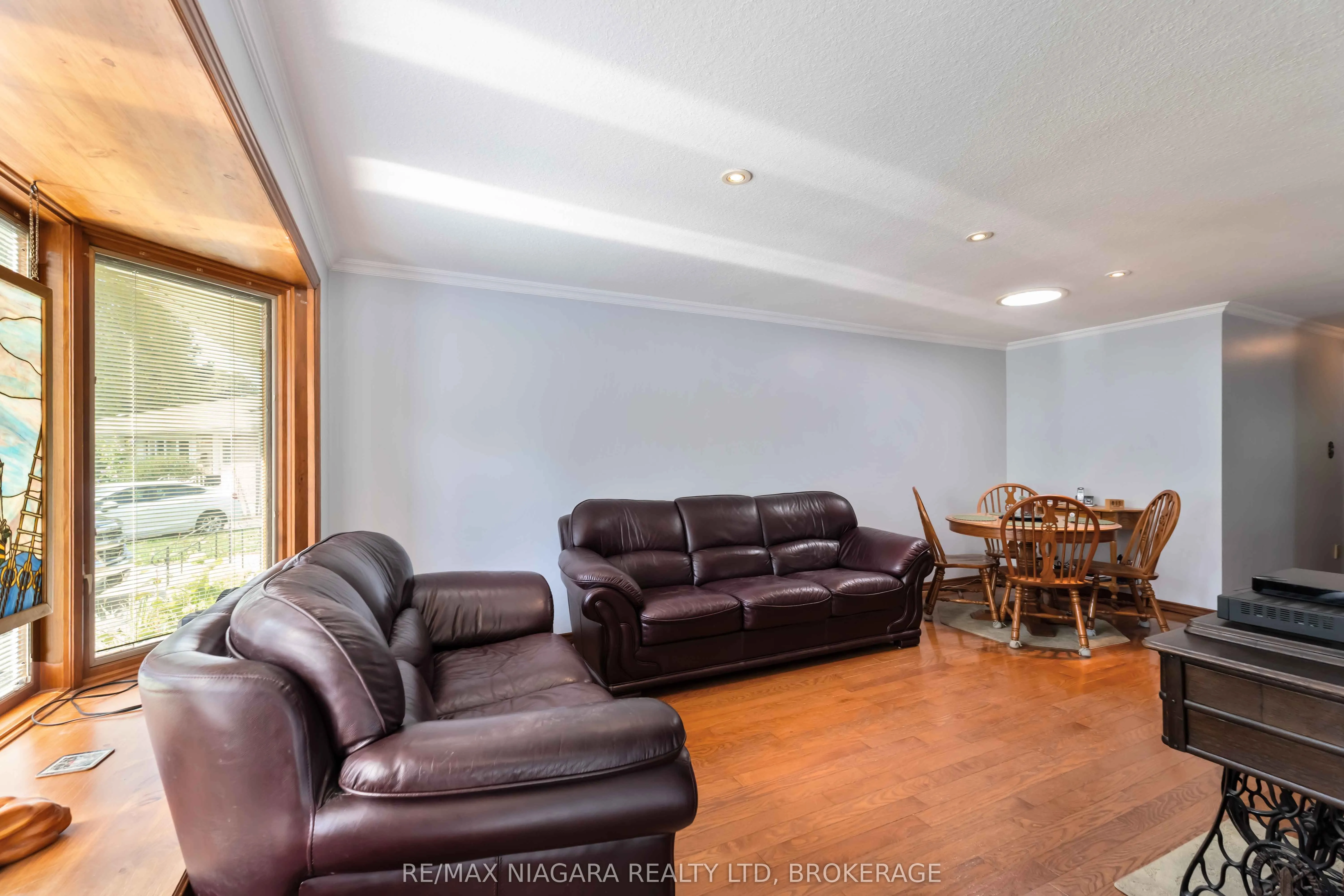 8 Huntingwood Gate