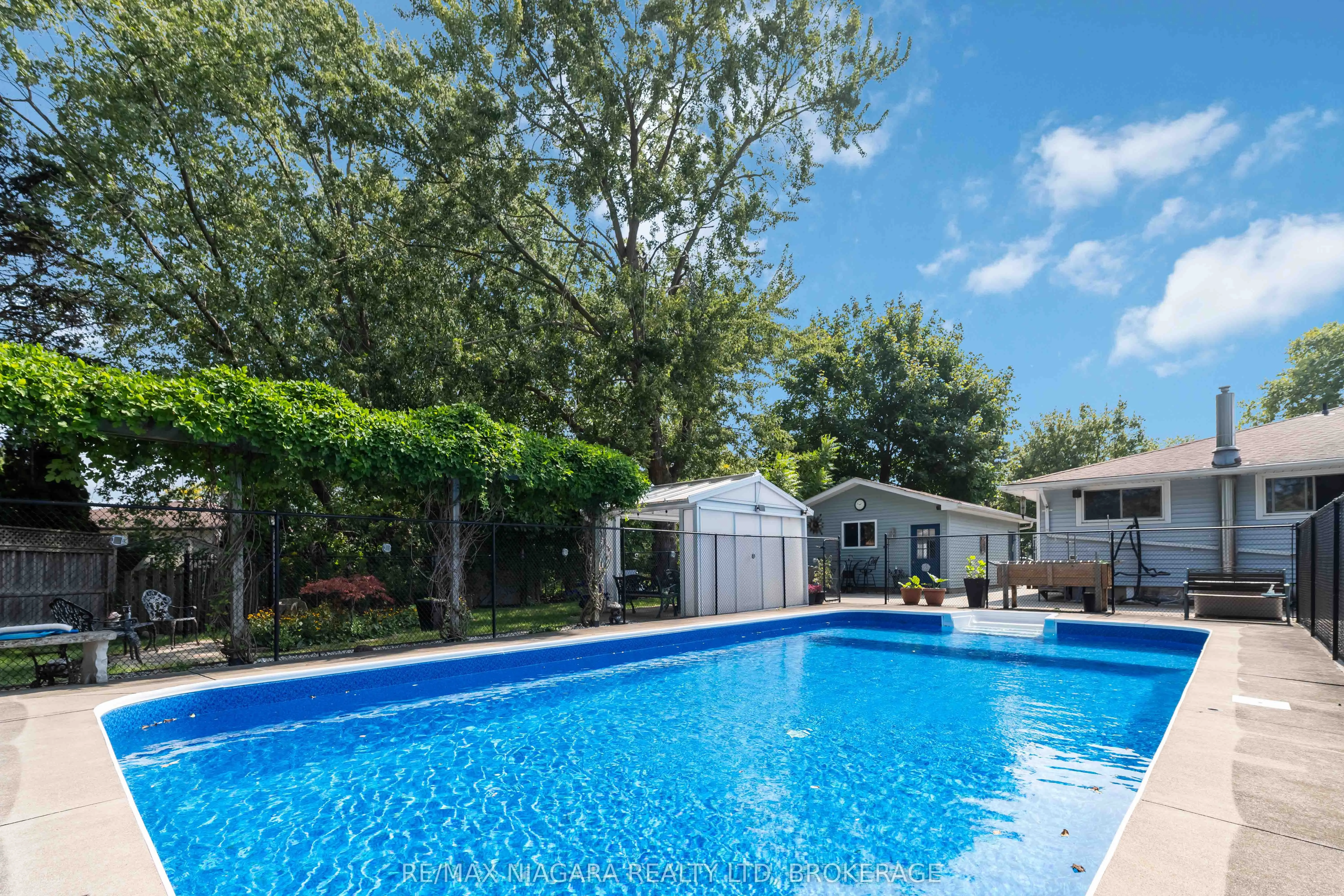 8 Huntingwood Gate