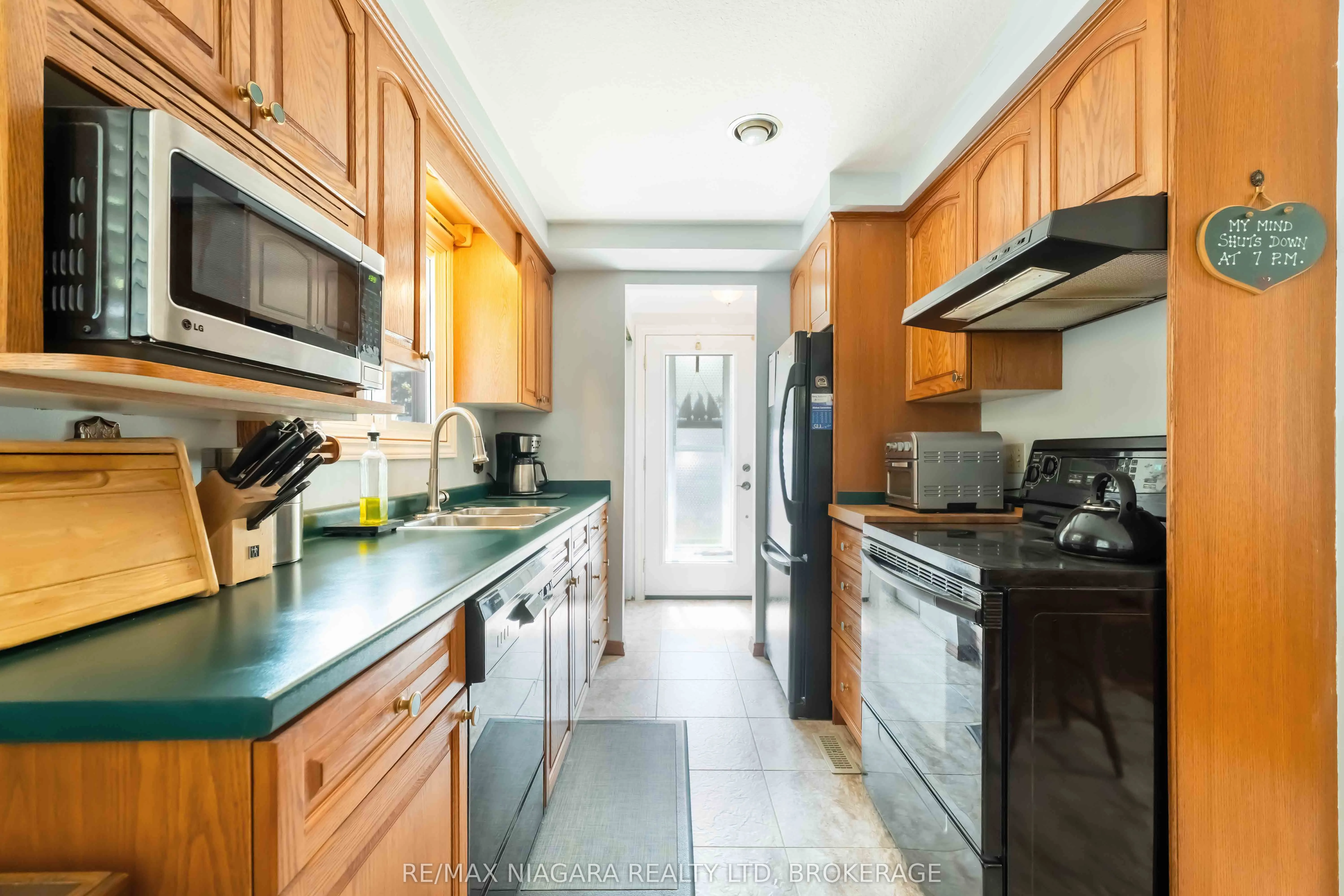 8 Huntingwood Gate