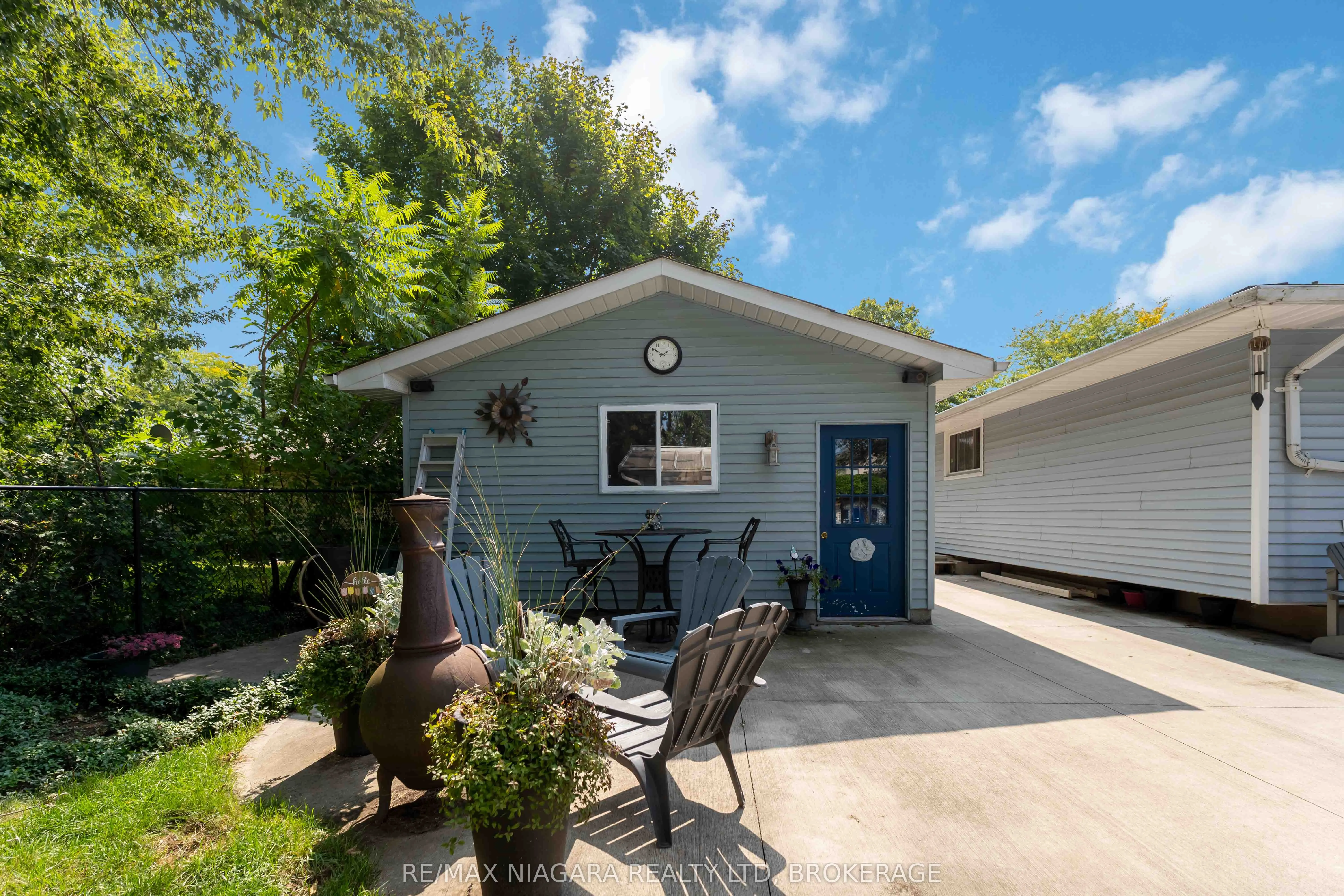 8 Huntingwood Gate