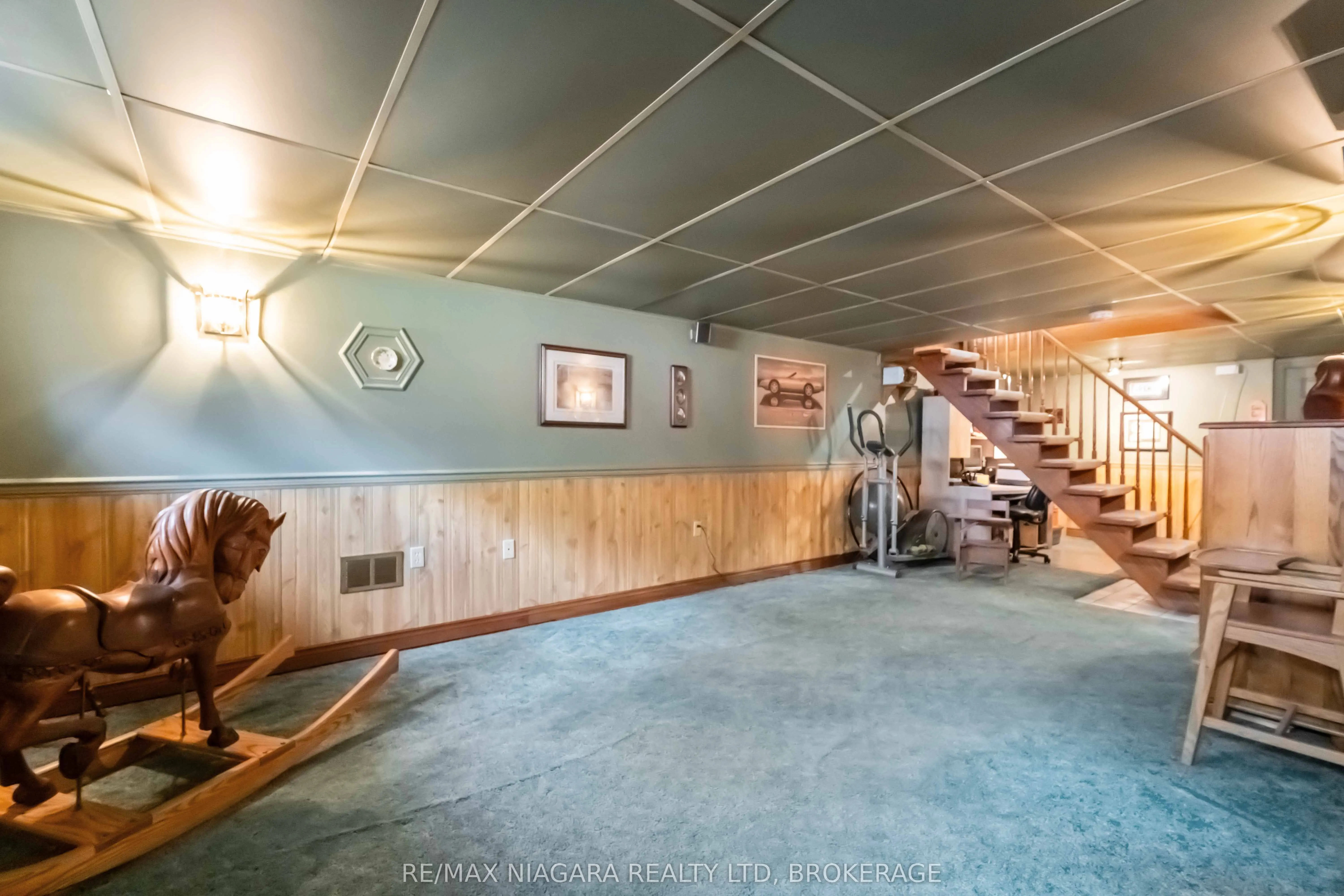 8 Huntingwood Gate