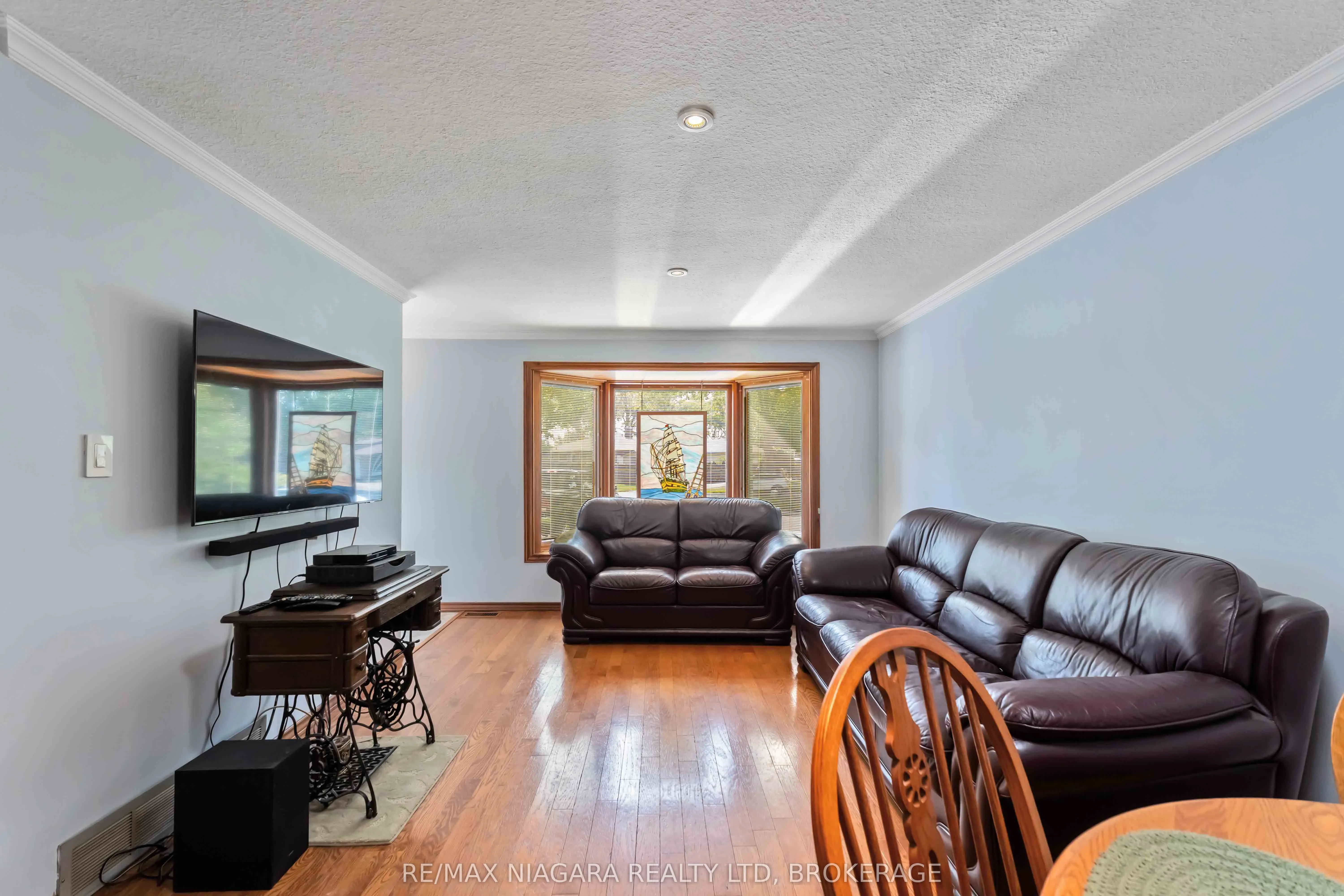 8 Huntingwood Gate