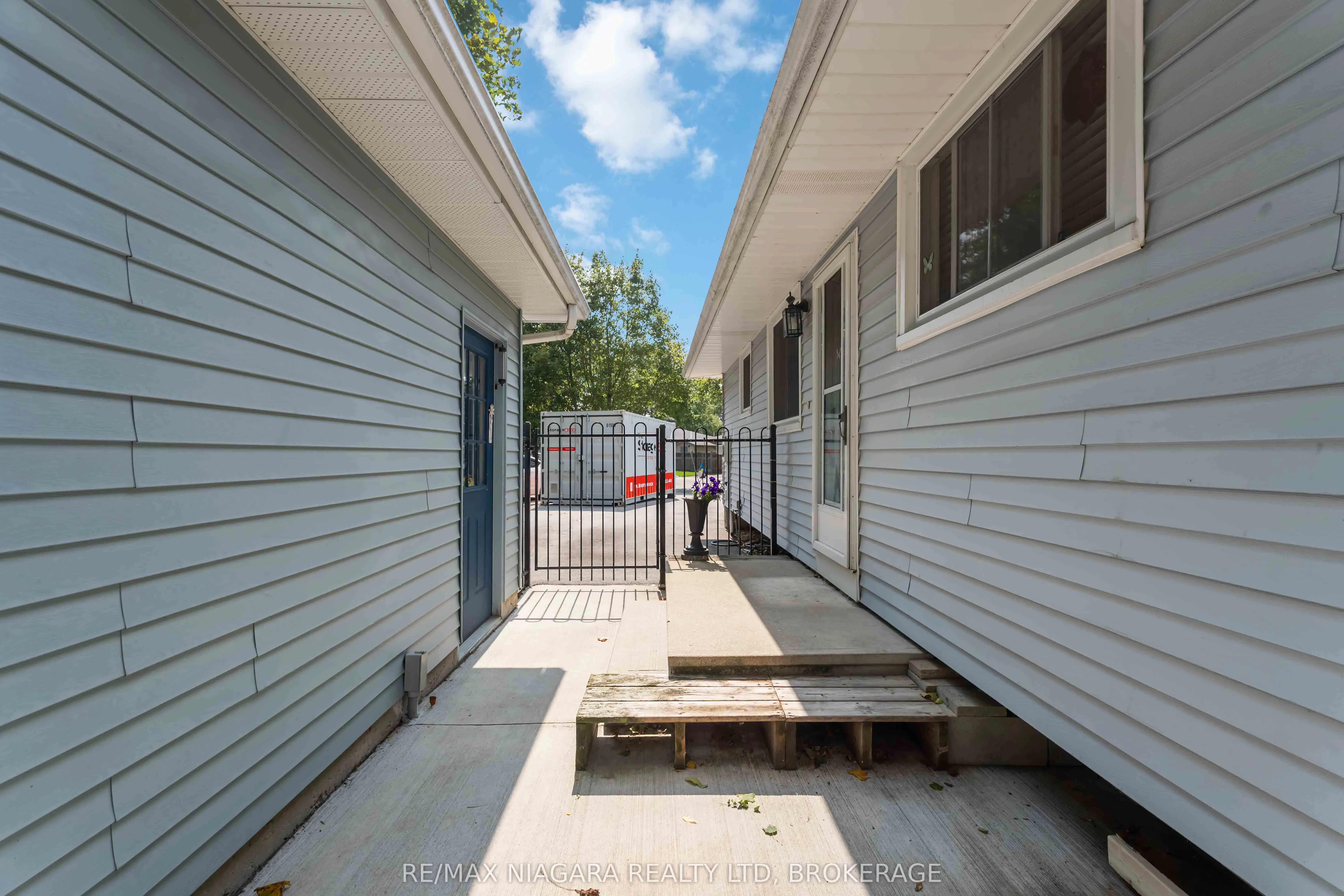 8 Huntingwood Gate