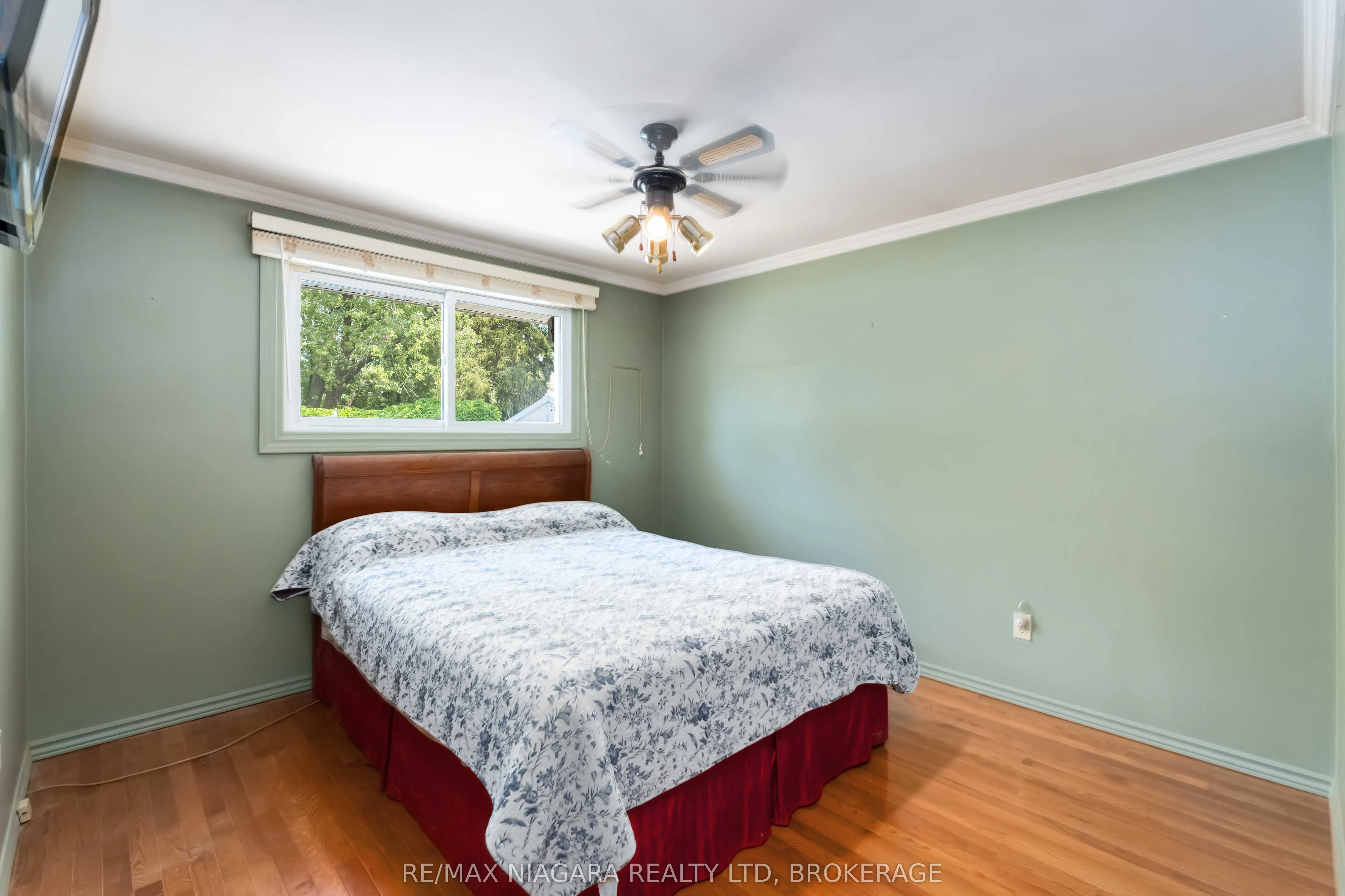 8 Huntingwood Gate