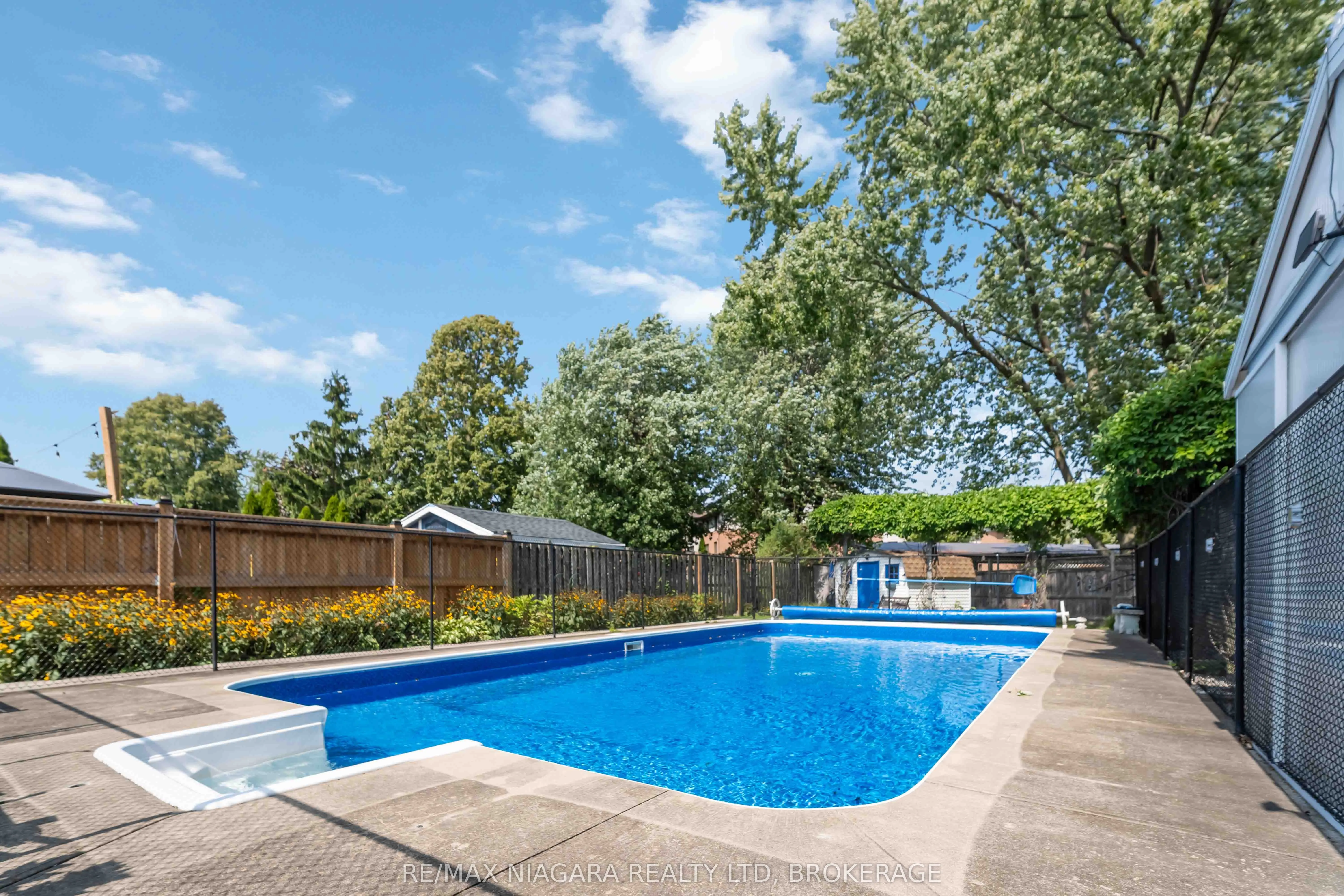 8 Huntingwood Gate