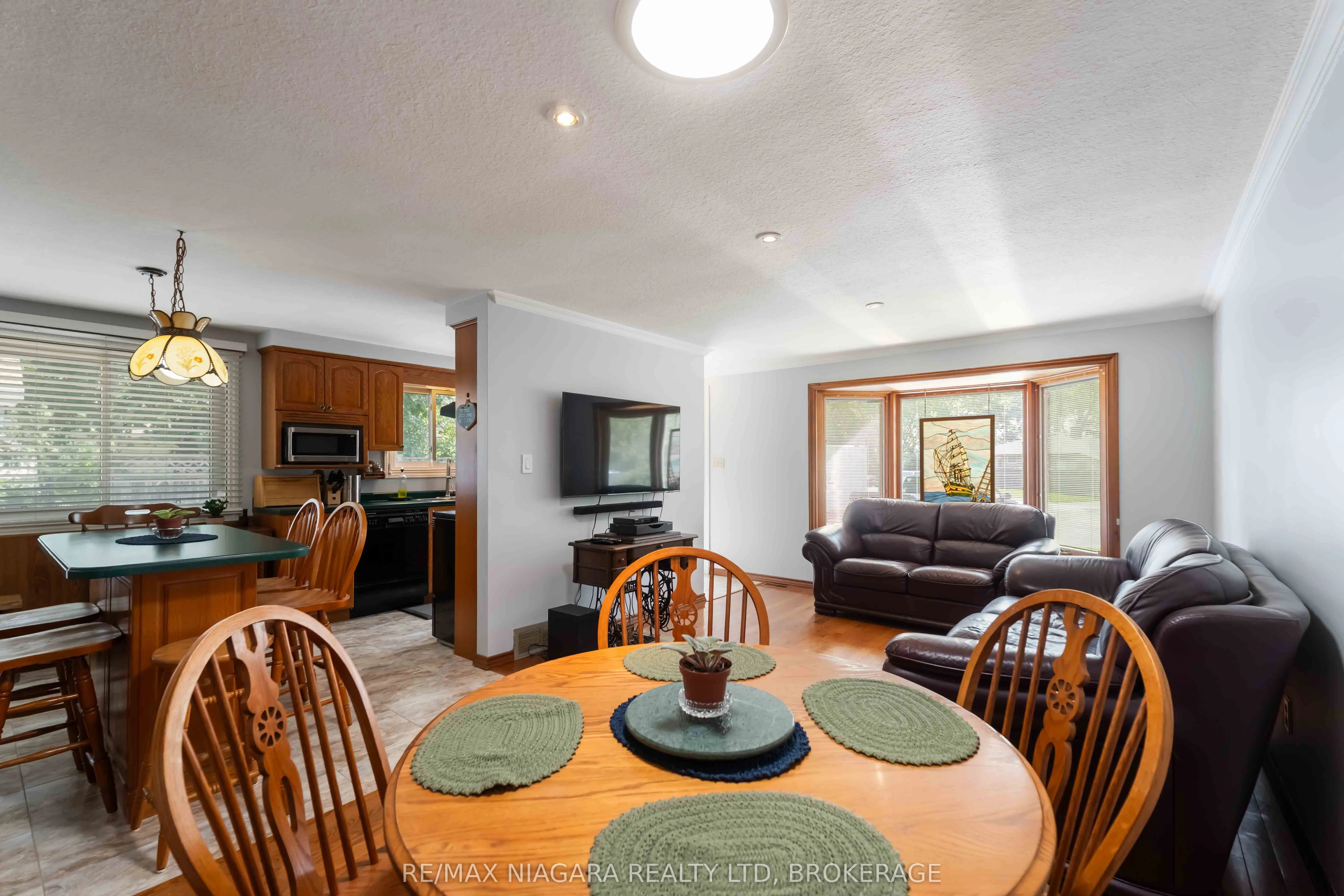 8 Huntingwood Gate