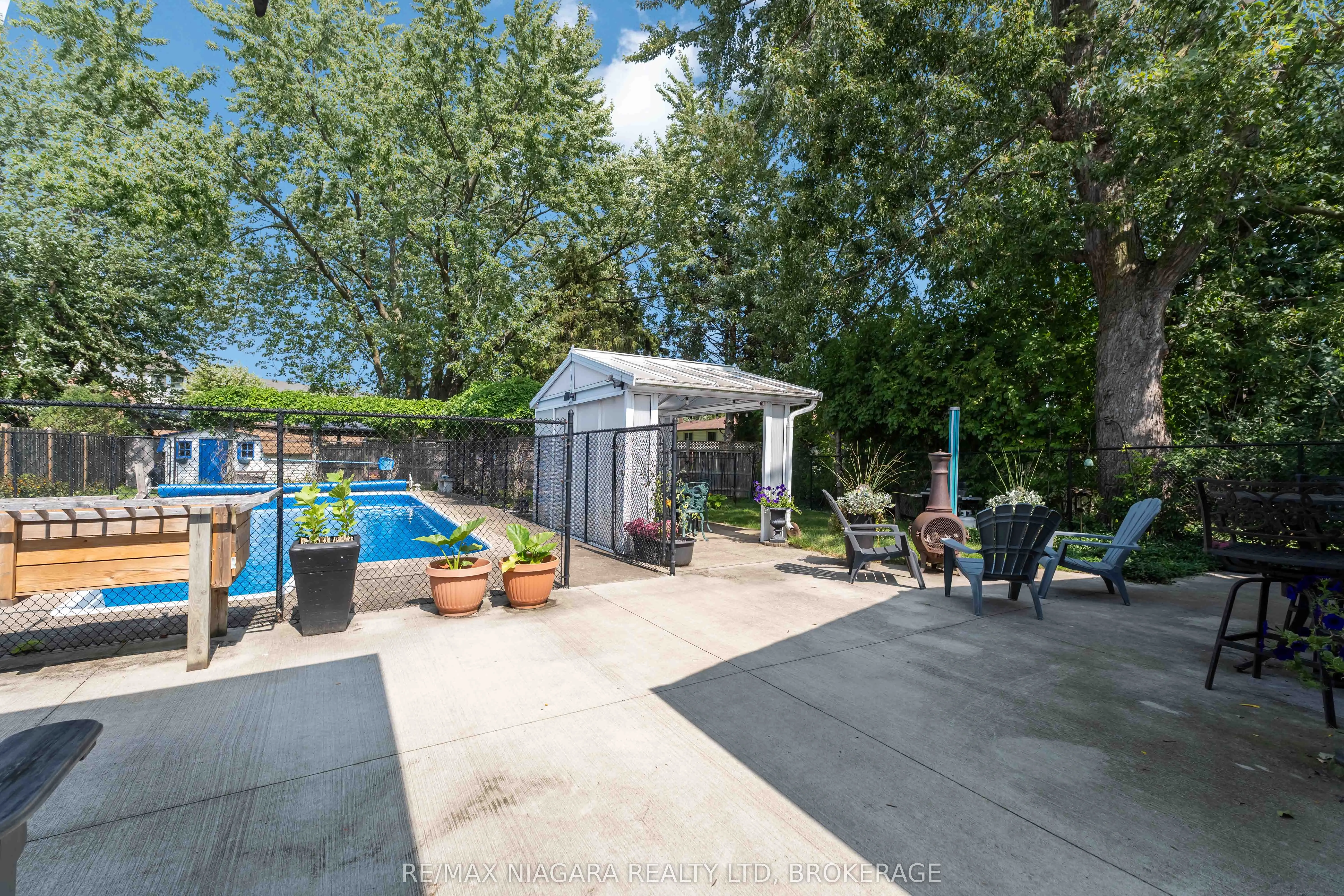 8 Huntingwood Gate