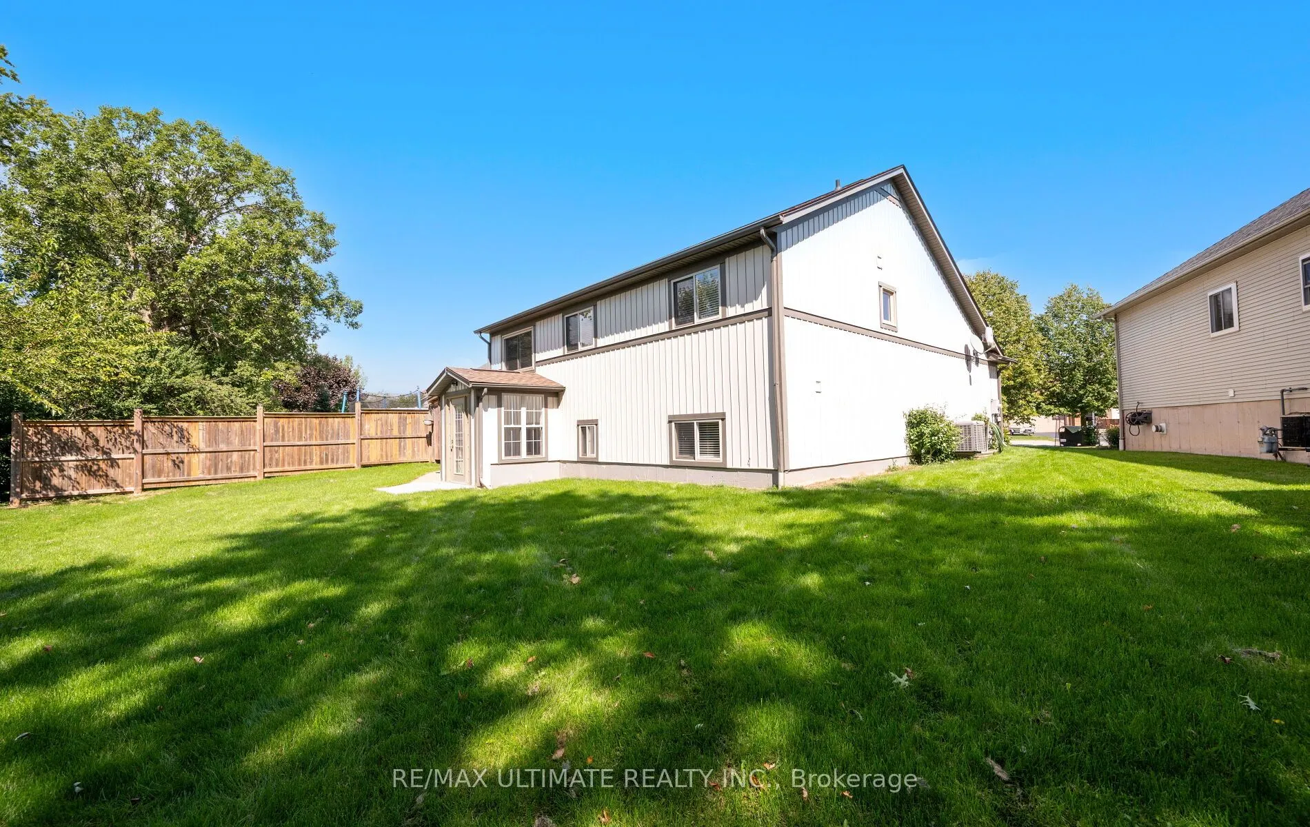 893 CANADA Drive