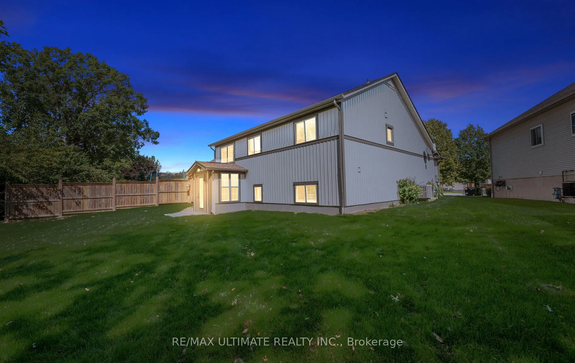 893 CANADA Drive