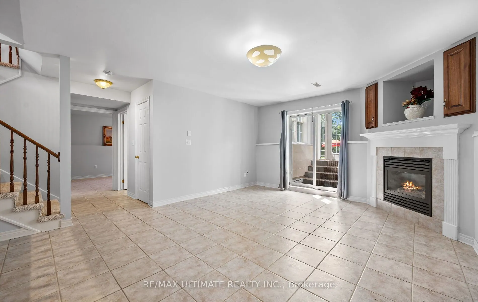 893 CANADA Drive