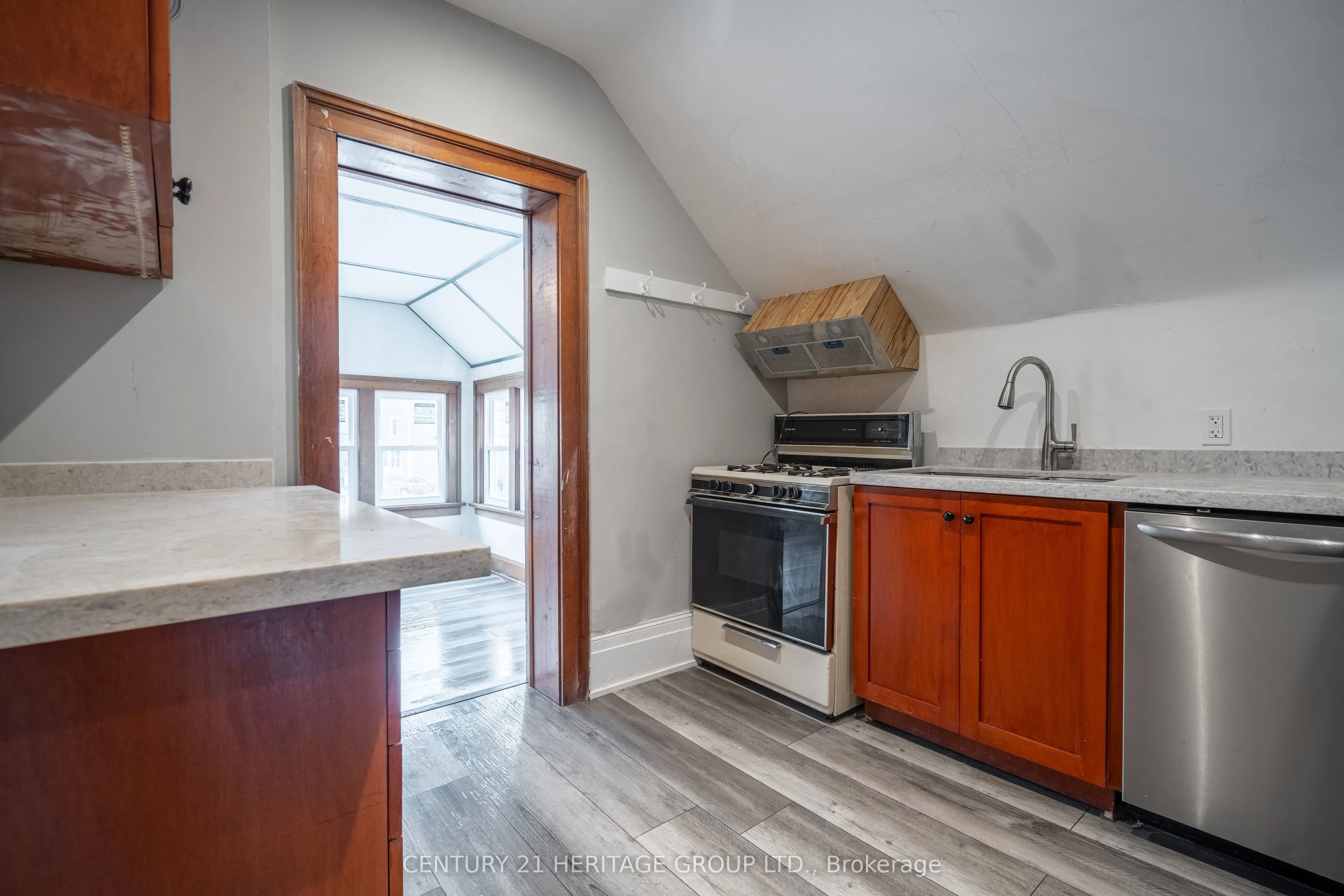 24 Welland Avenue, #Upper